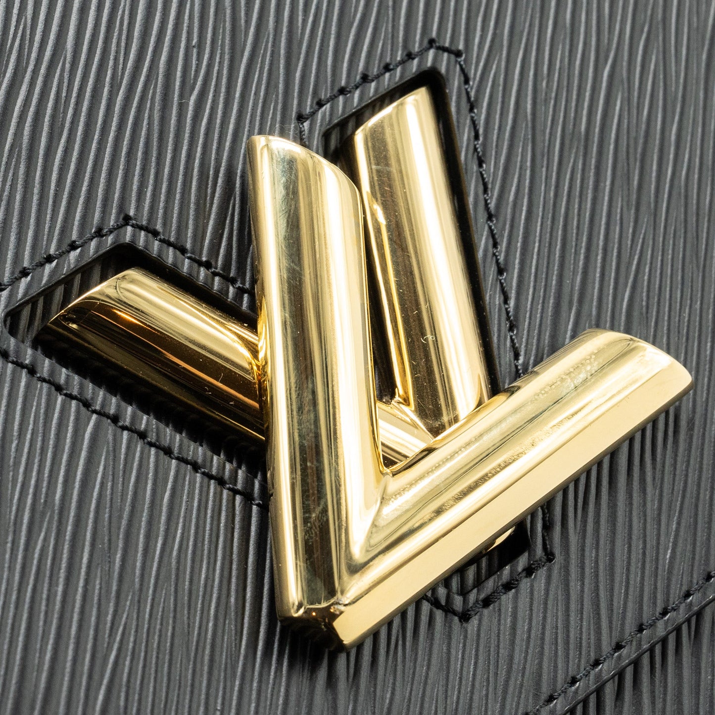 Louis Vuitton twist MM epi black GHW