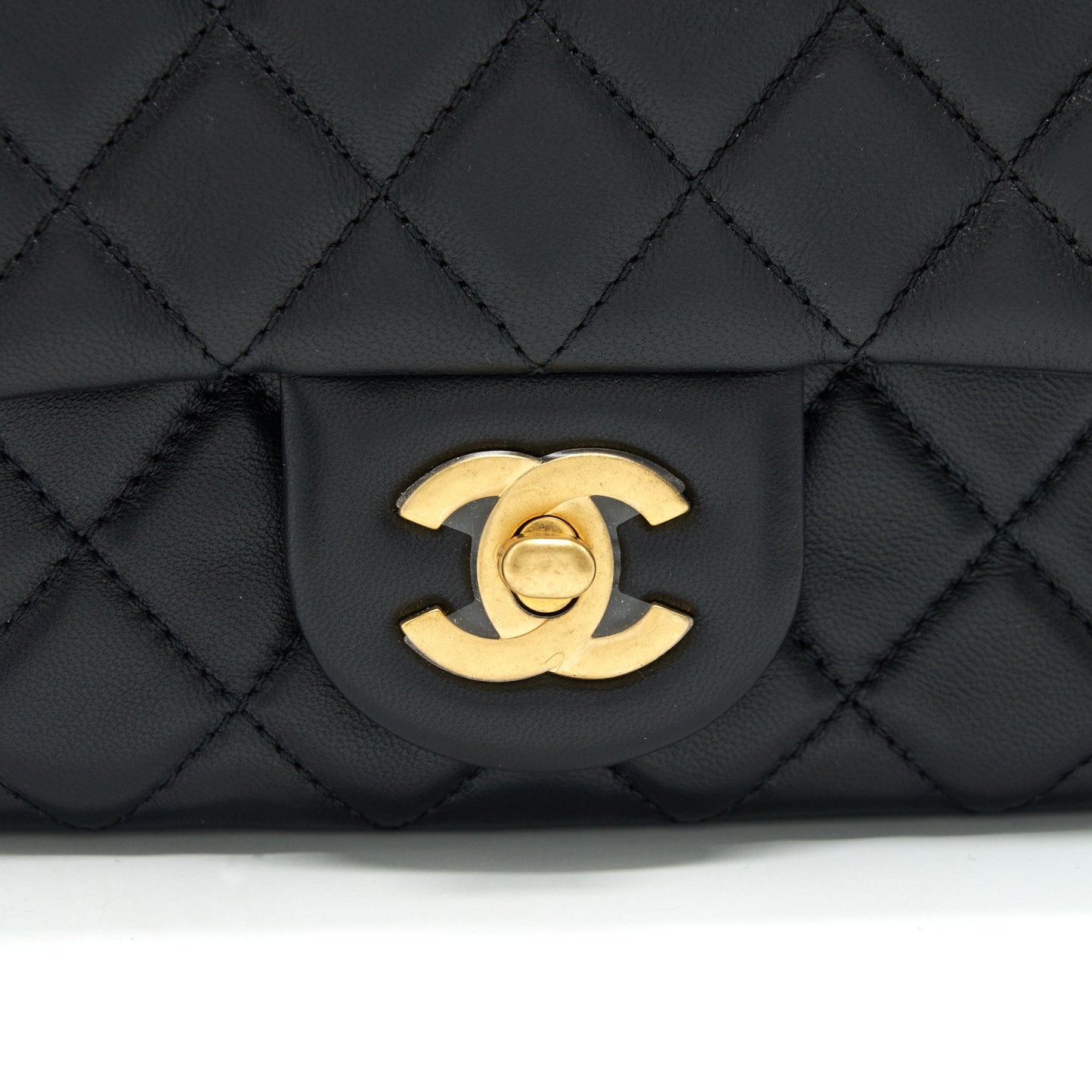 Chanel 21B pearl crush Square mini flap Bag black GHW (new version with microchip)