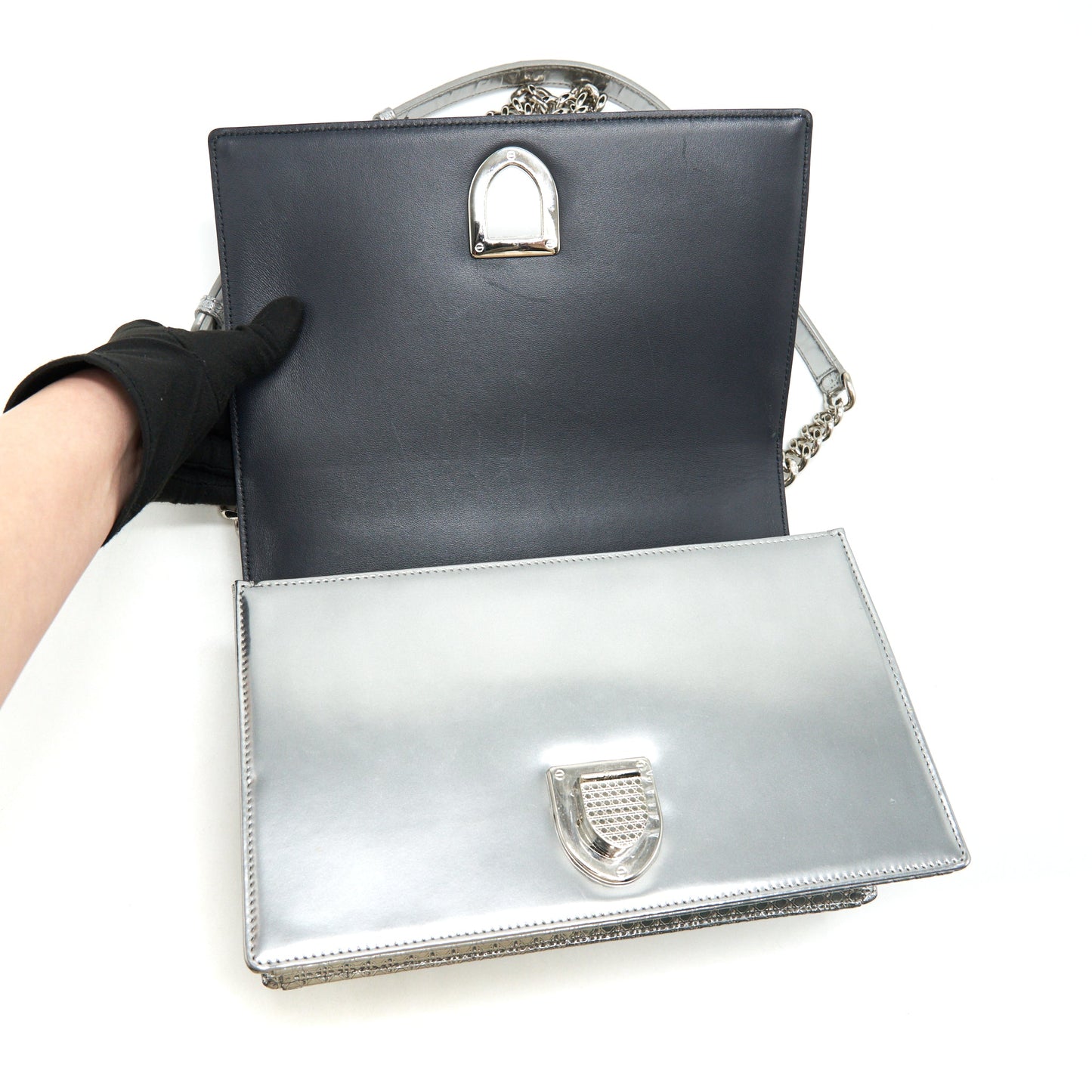 CHRISTIAN DIOR DIORAMA MEDIUM IN METALLIC SILVER WITH SHW