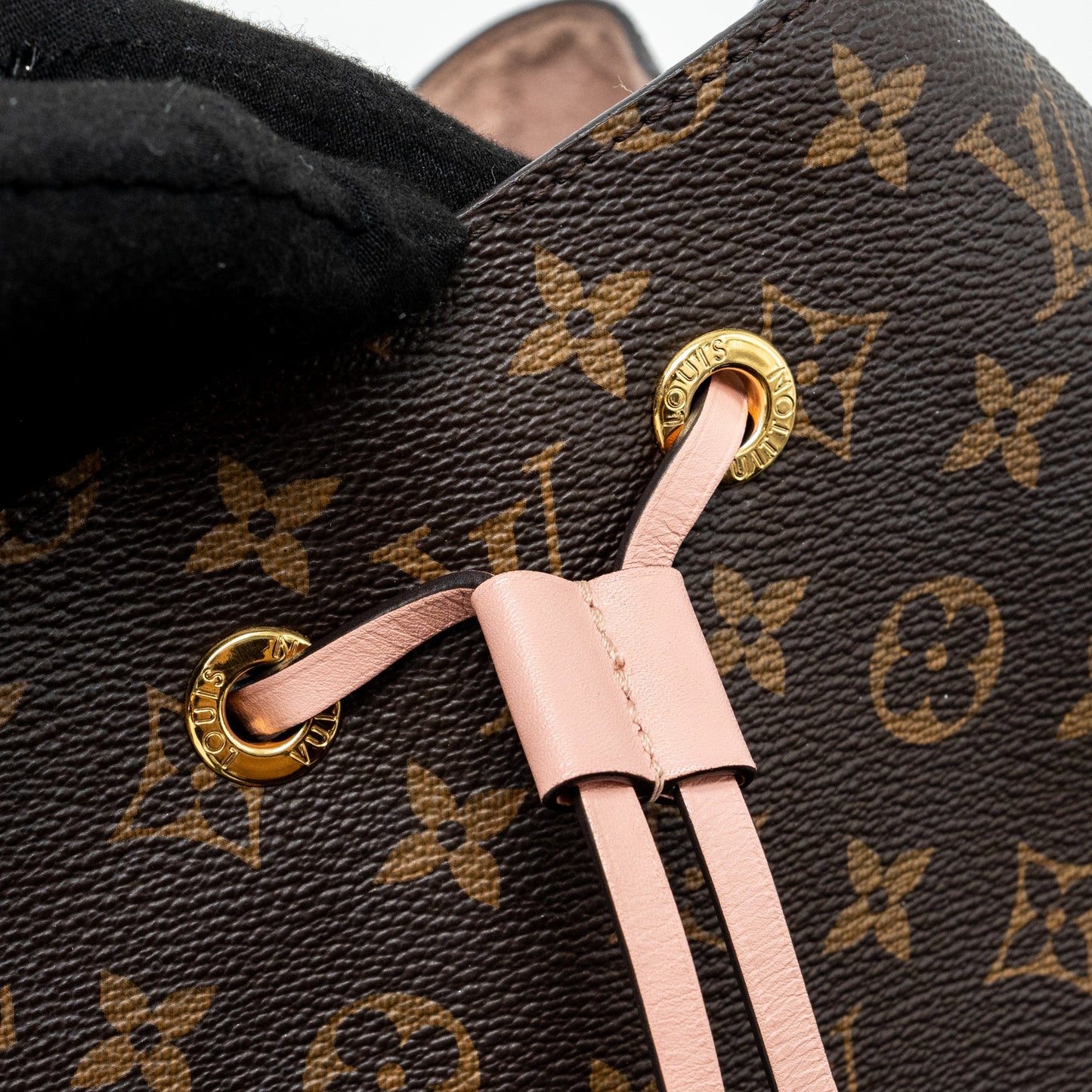 Louis Vuitton Neonoe monogram canvas / rose poudre GHW