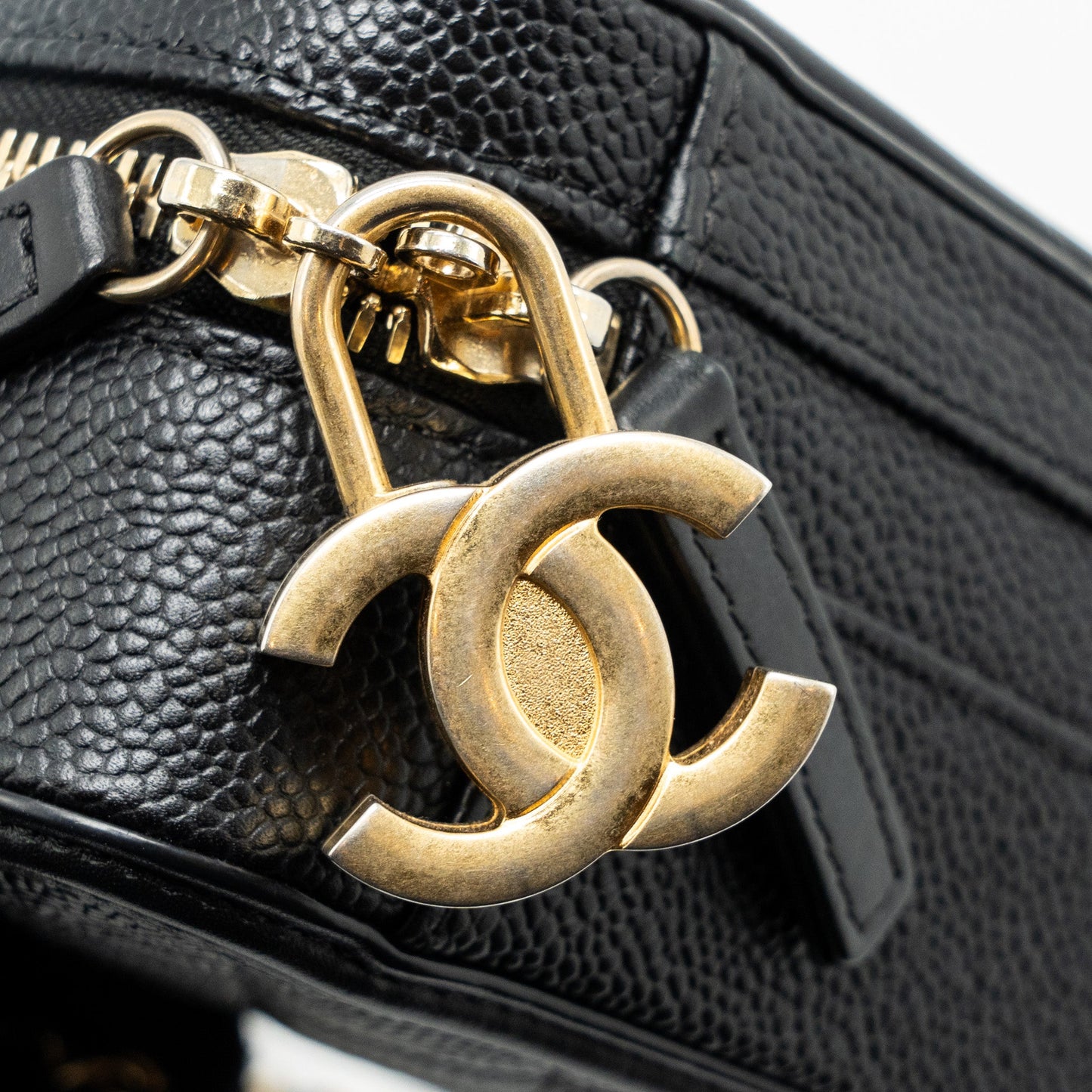 Chanel mini filigree vanity case Caviar black GHW