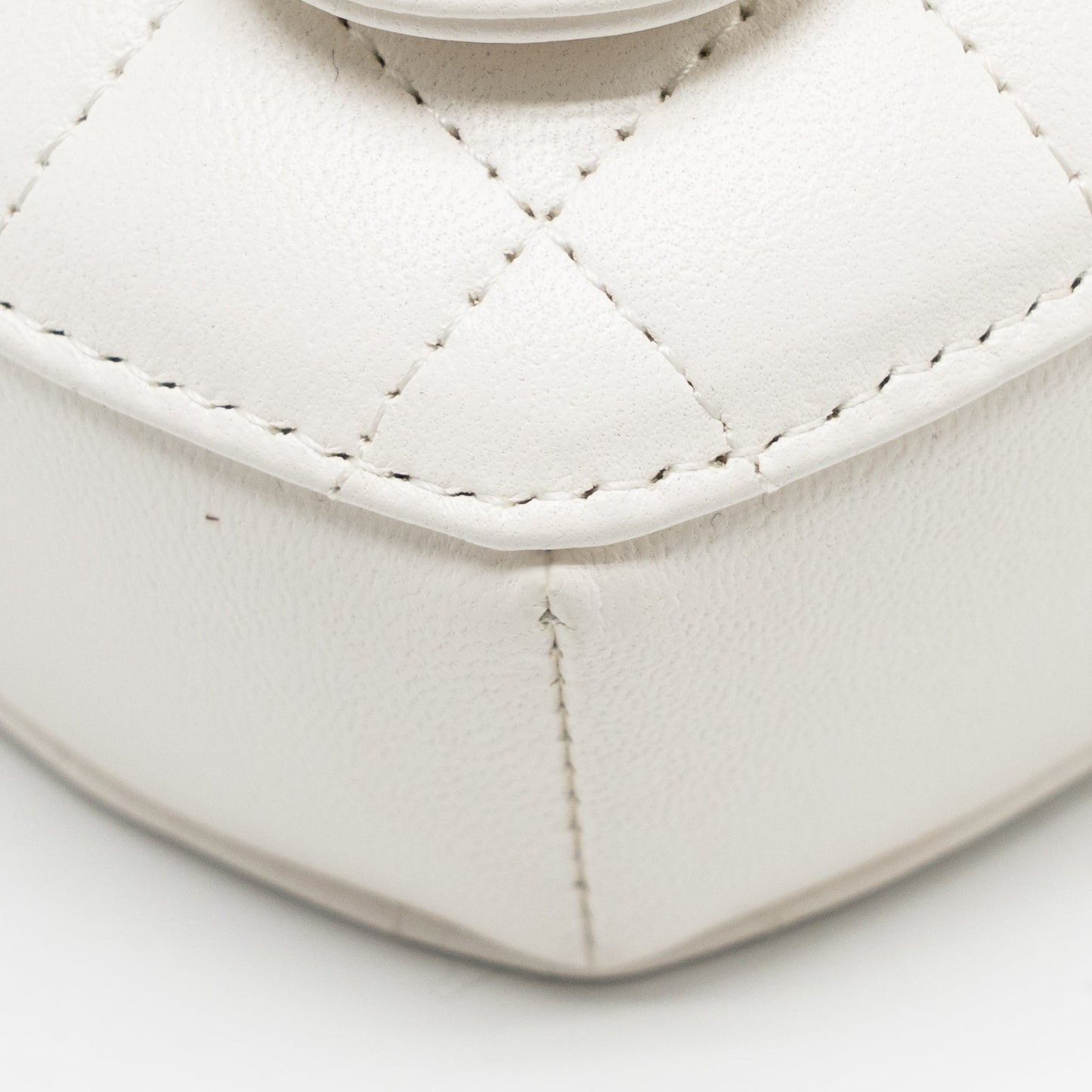 Chanel 22S Heart Belt Bag Lambskin White LGHW