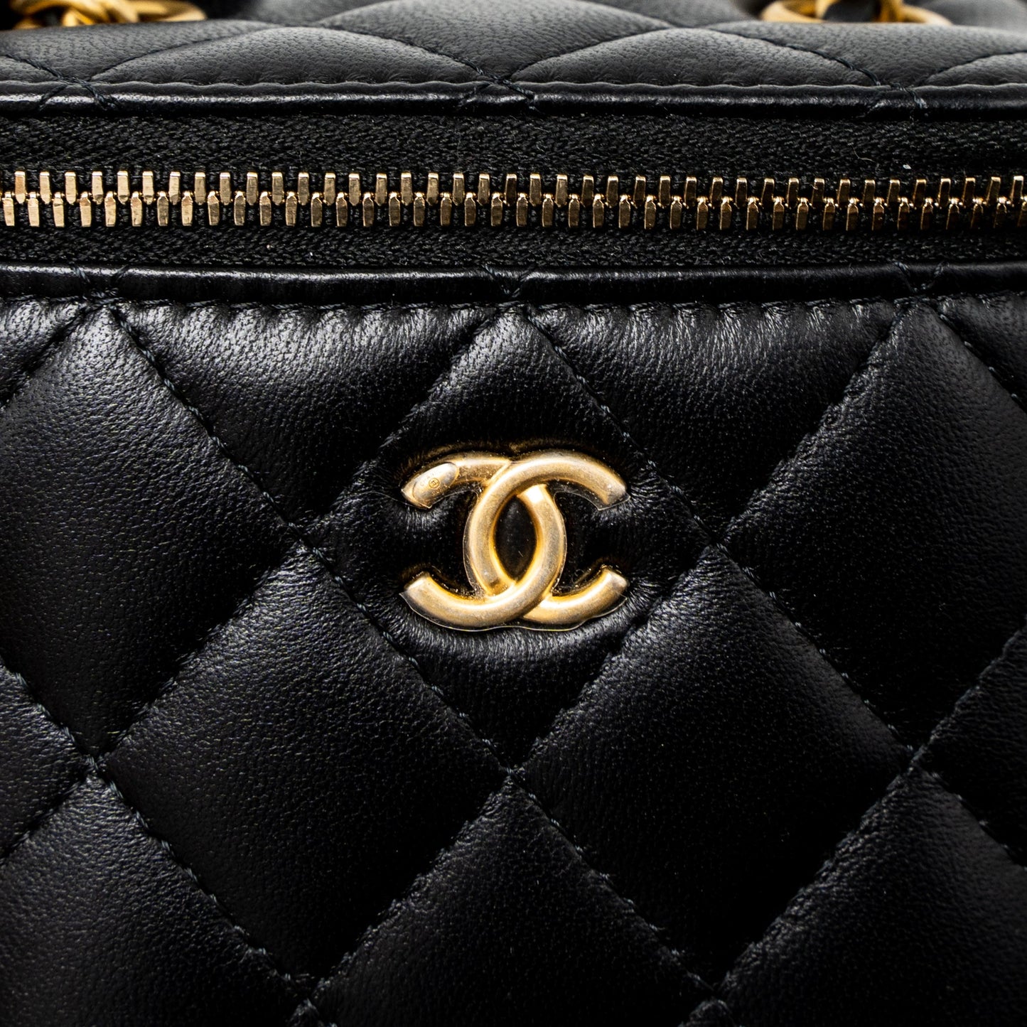 Chanel Pearl Crush Mini Vanity Case Lambskin Black GHW
