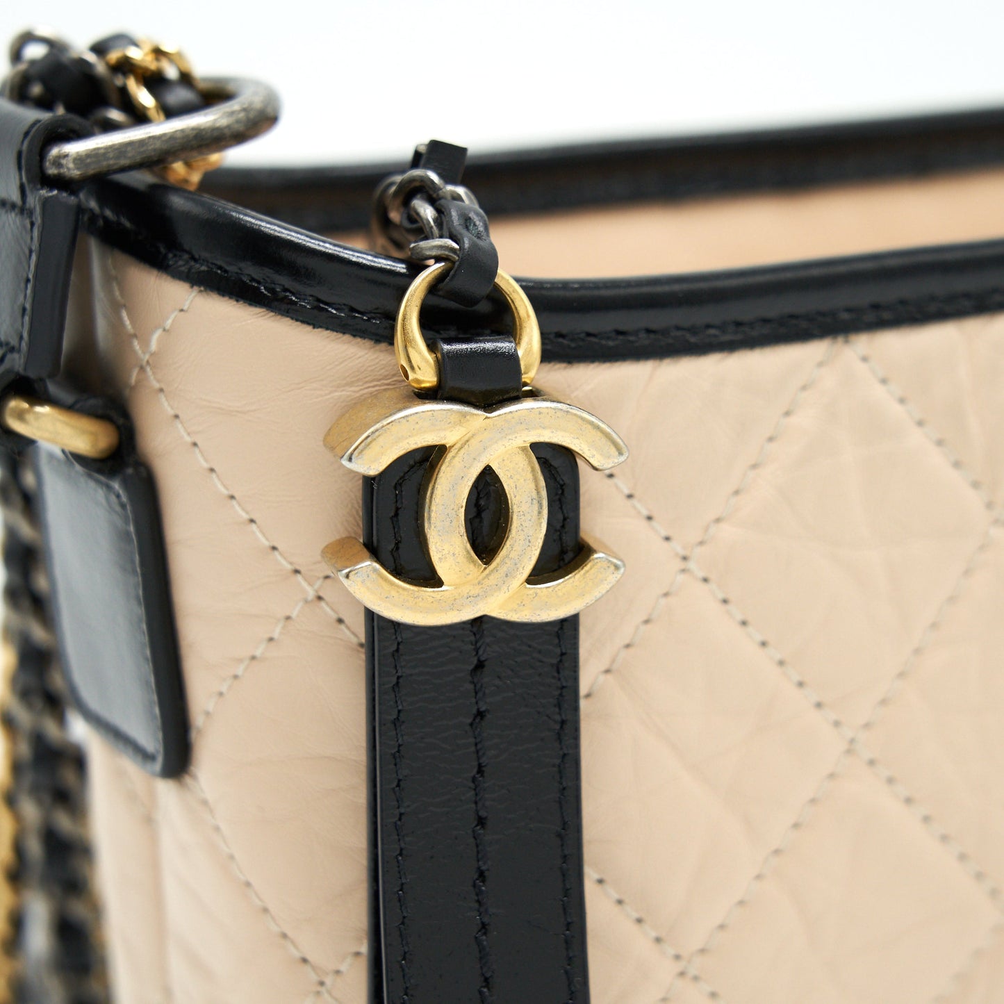 CHANEL SMALL GABRIELLE HOBO BAG IN BEIGE/BLACK