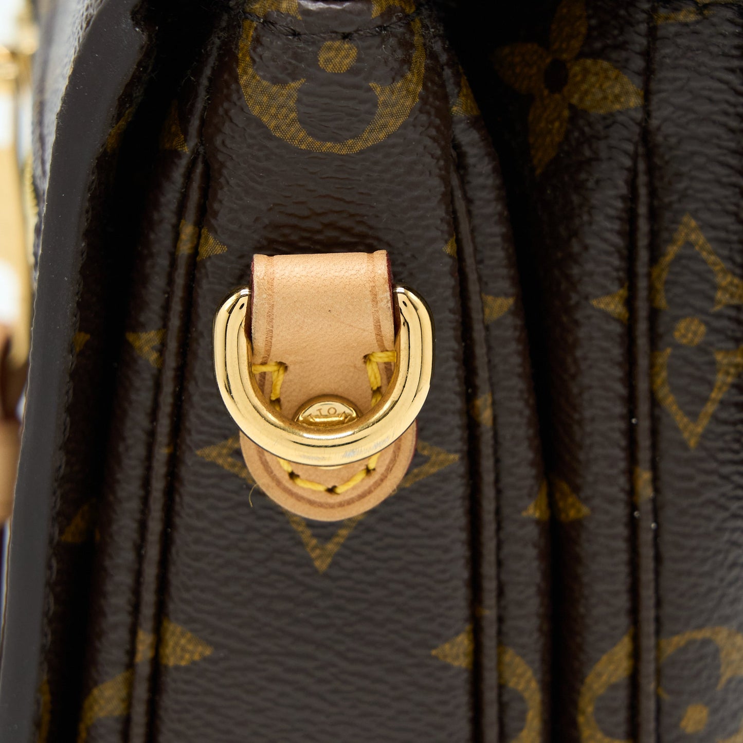 Louis Vuitton Pochette Métis Monogram Canvas GHW