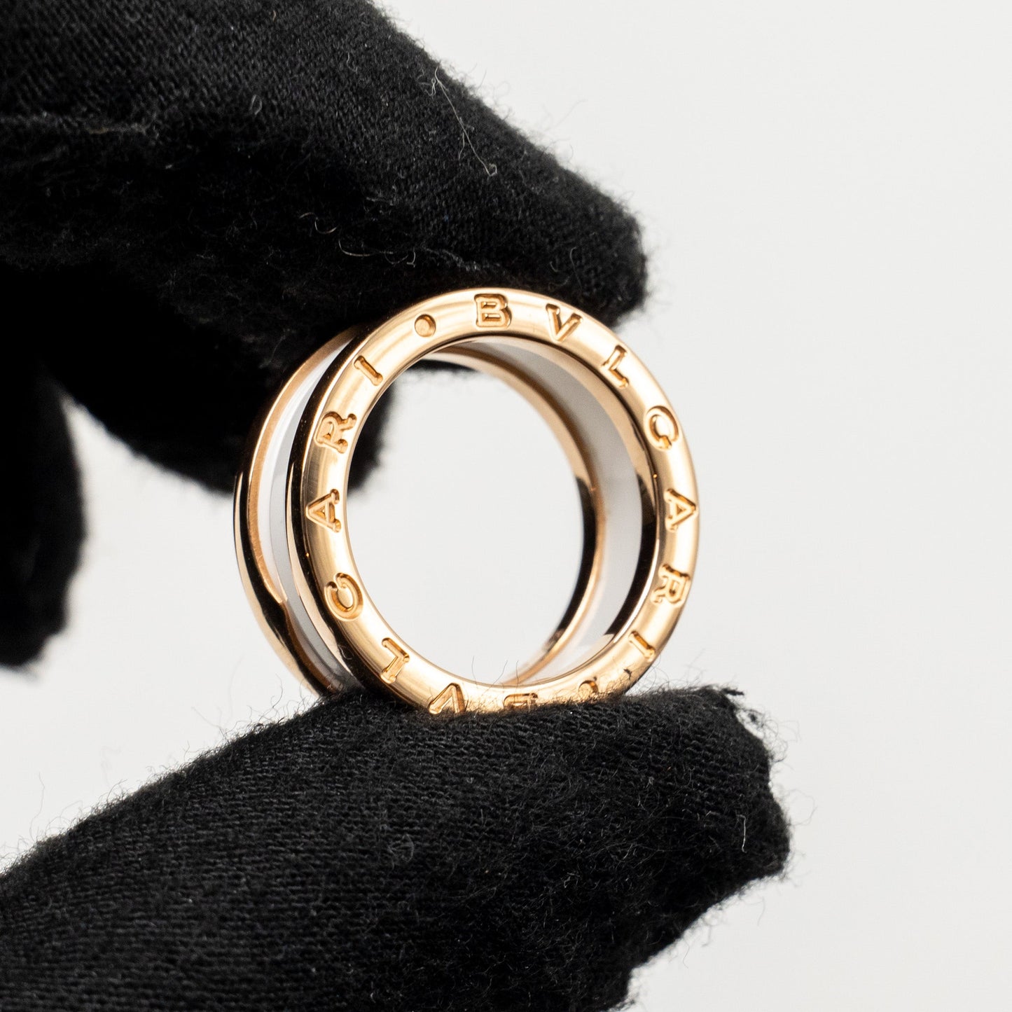 Bvlgari size 52 b zero ring two-band 18K rose gold / white ceramic spiral