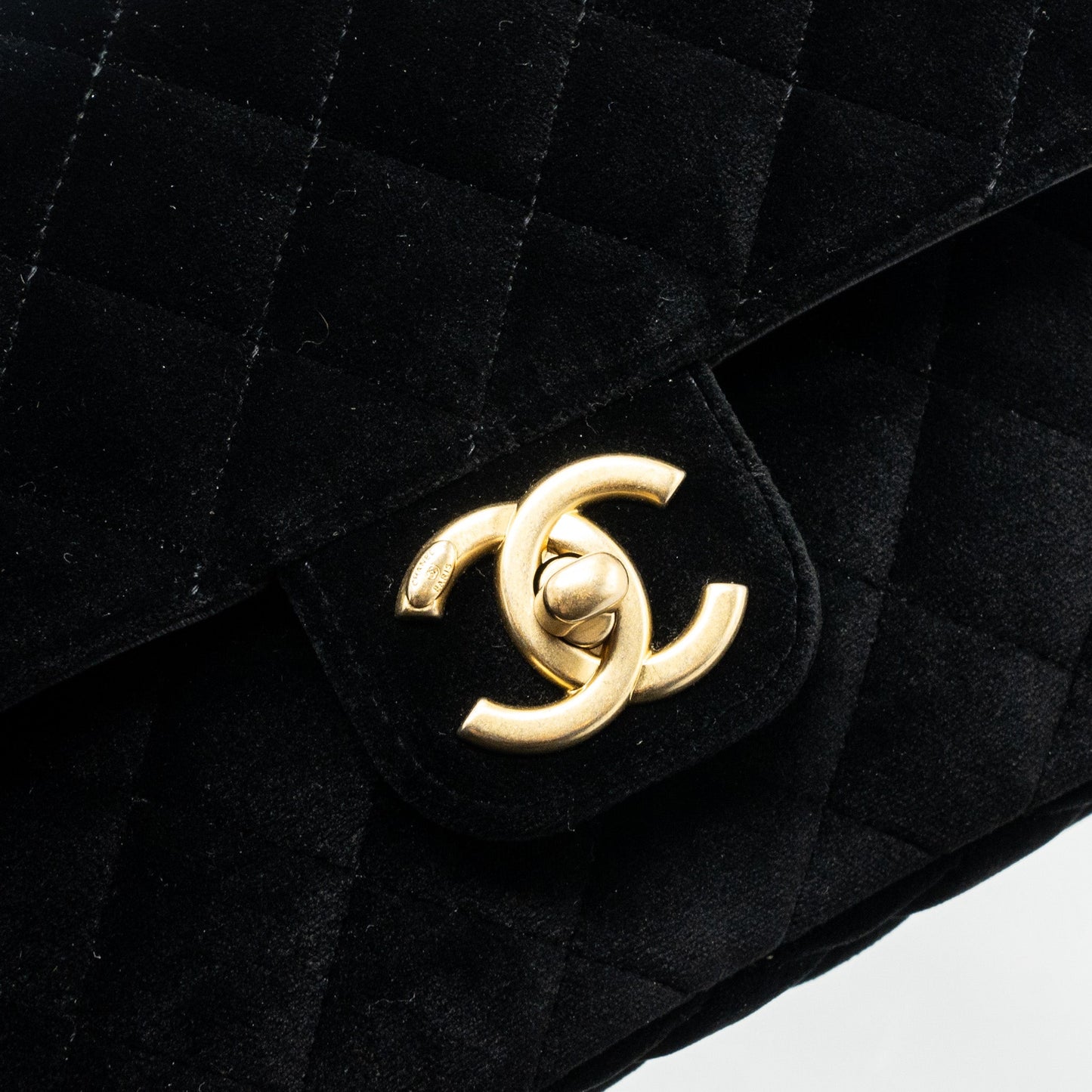 Chanel 22B Chanel on chains square flap bag velvet black GHW (Microchip)