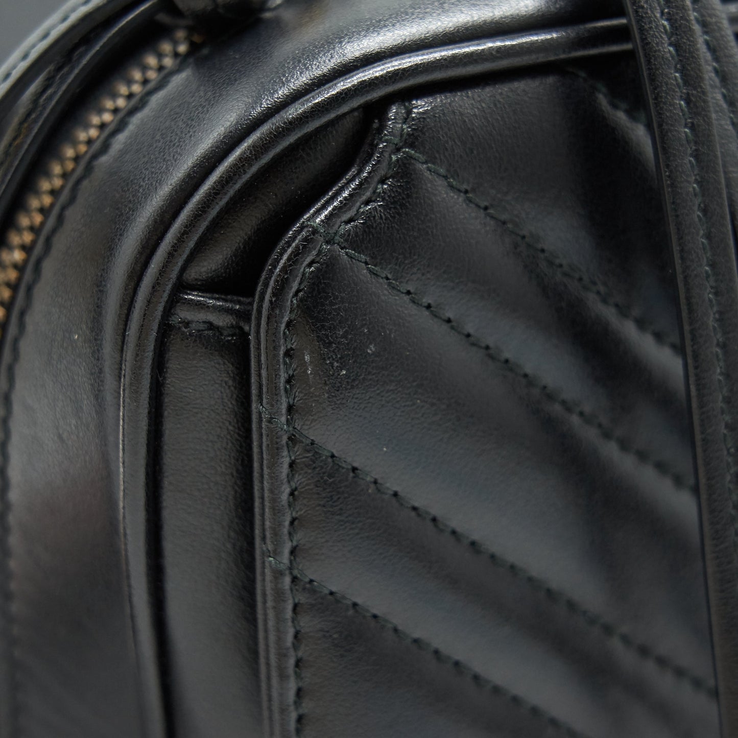GUCCI GG MARMONT MATELASSÉ SHOULDER BAG BLACK