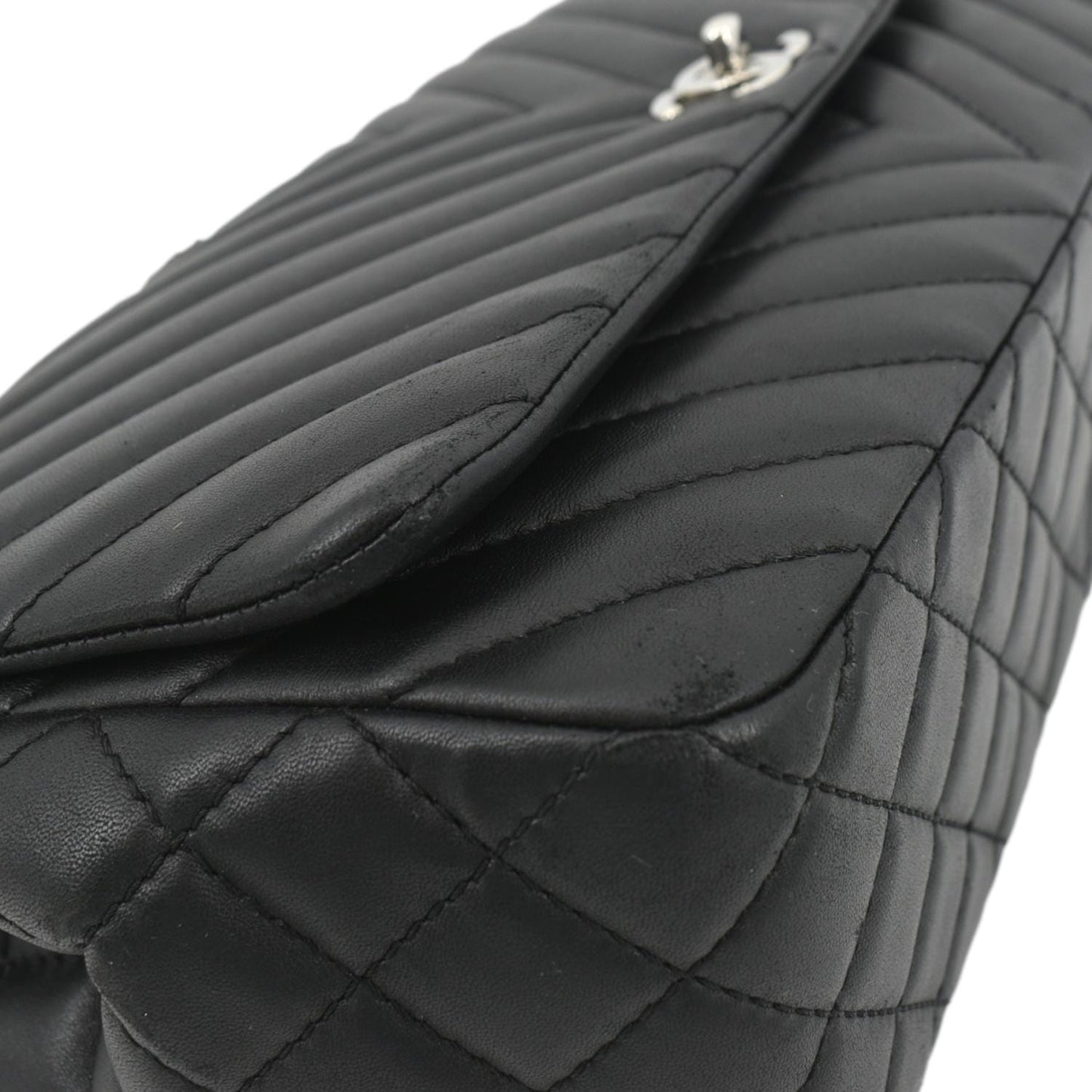 CHANEL Surpique Chevron Medium Lambskin Leather Flap Crossbody Bag Black