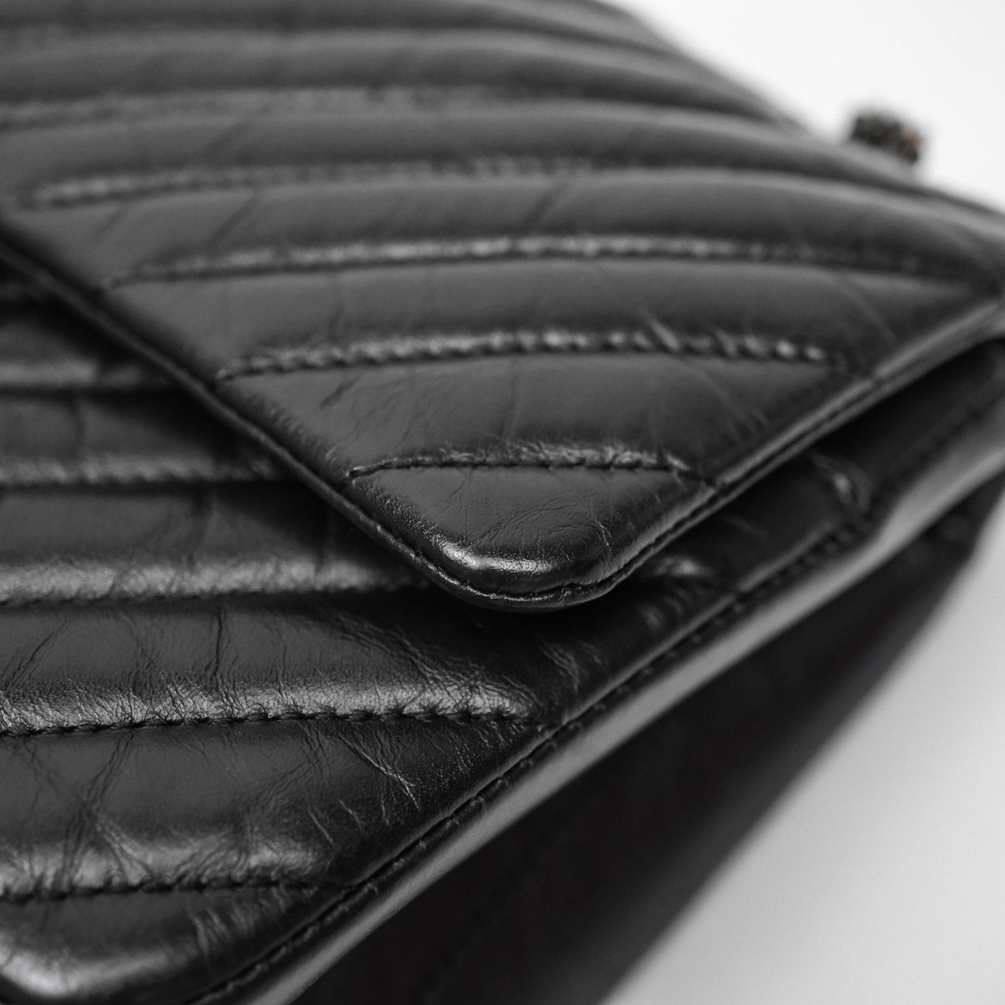 Chanel Reissue 225 Chevron Aged Calfskin So Black