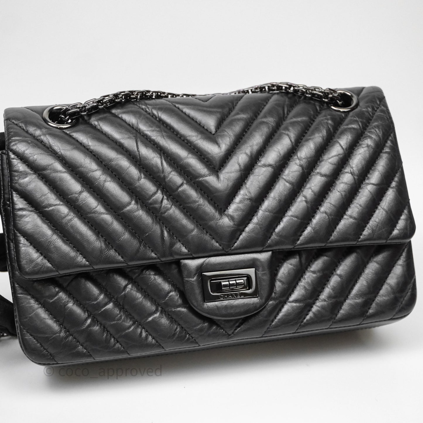 Chanel Reissue 225 Chevron Aged Calfskin So Black