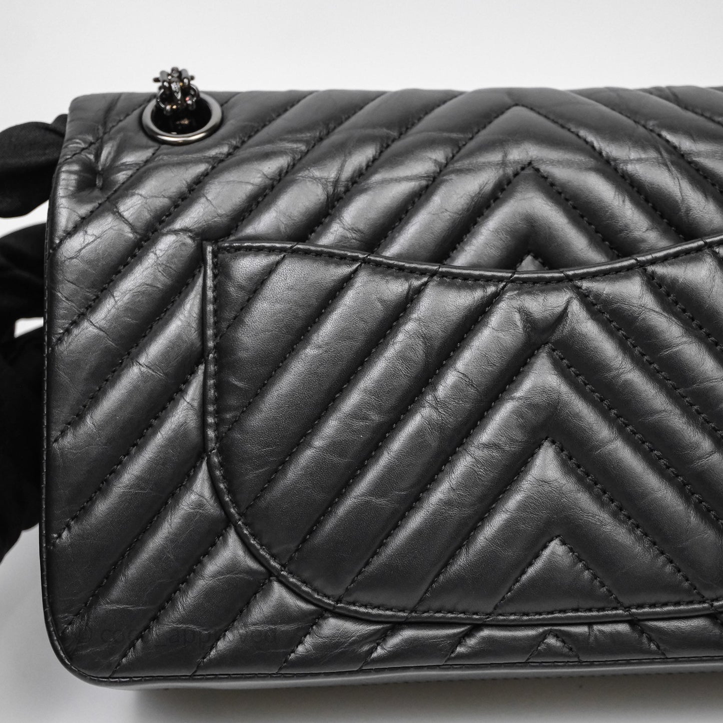 Chanel Reissue 225 Chevron Aged Calfskin So Black