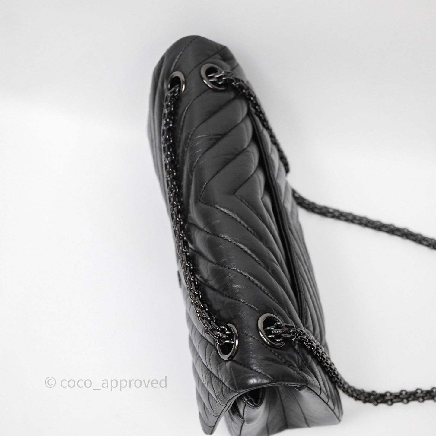 Chanel Reissue 225 Chevron Aged Calfskin So Black