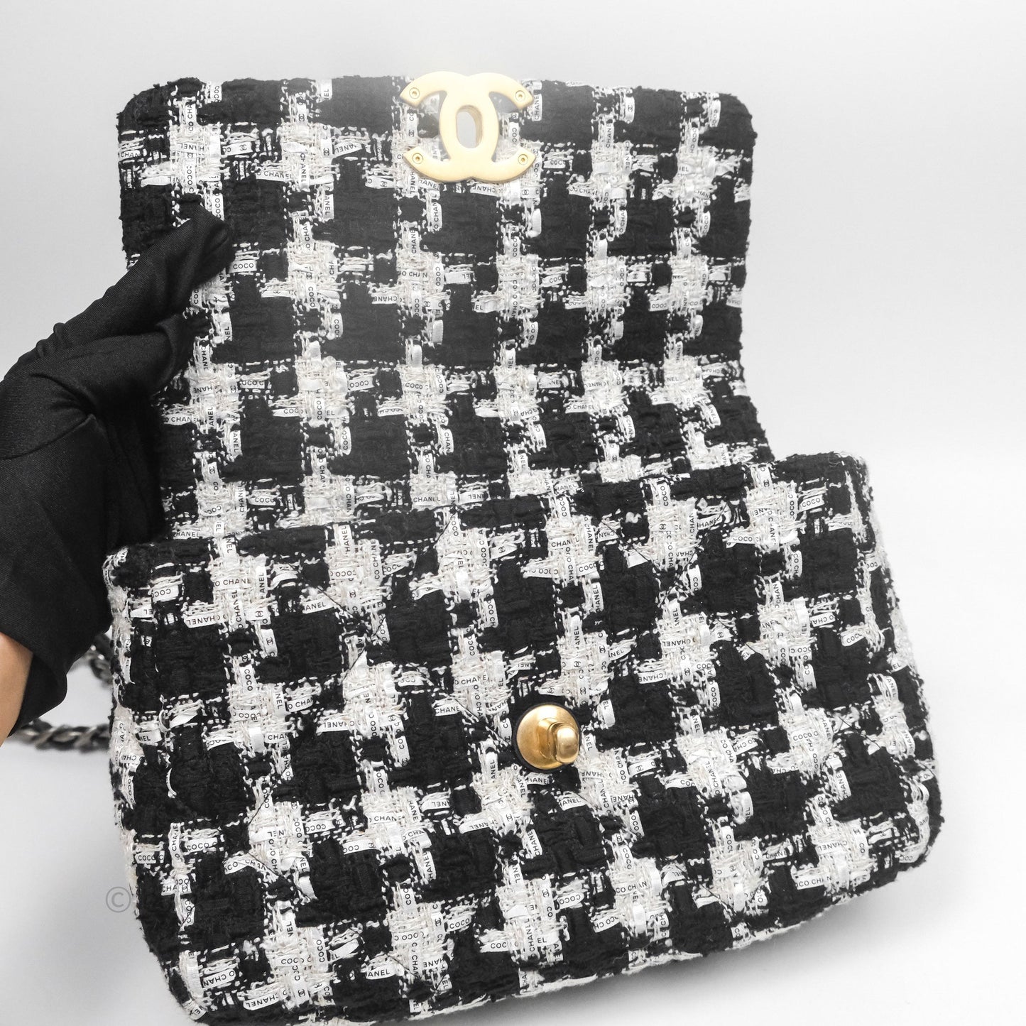 Chanel 19 Small Tweed Houndstooth Black & White Mixed Hardware