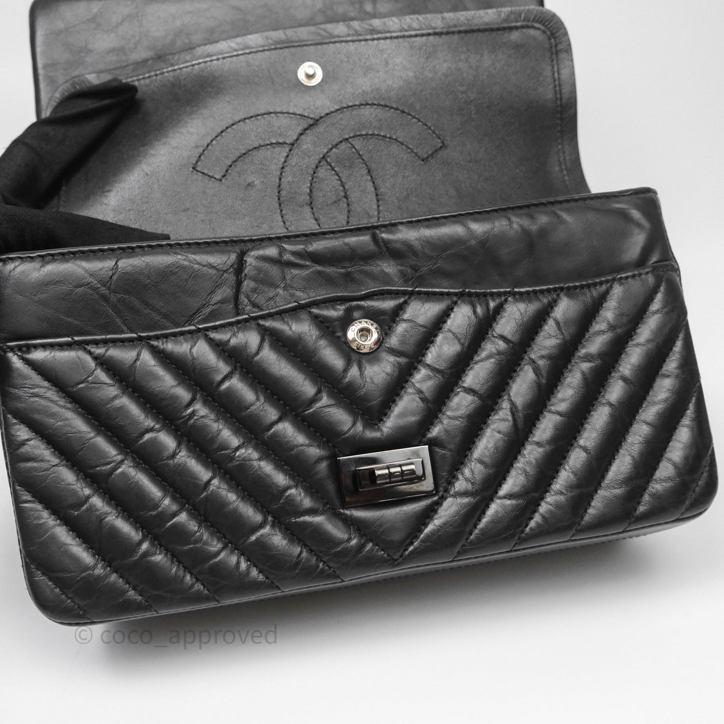 Chanel Reissue 225 Chevron Aged Calfskin So Black