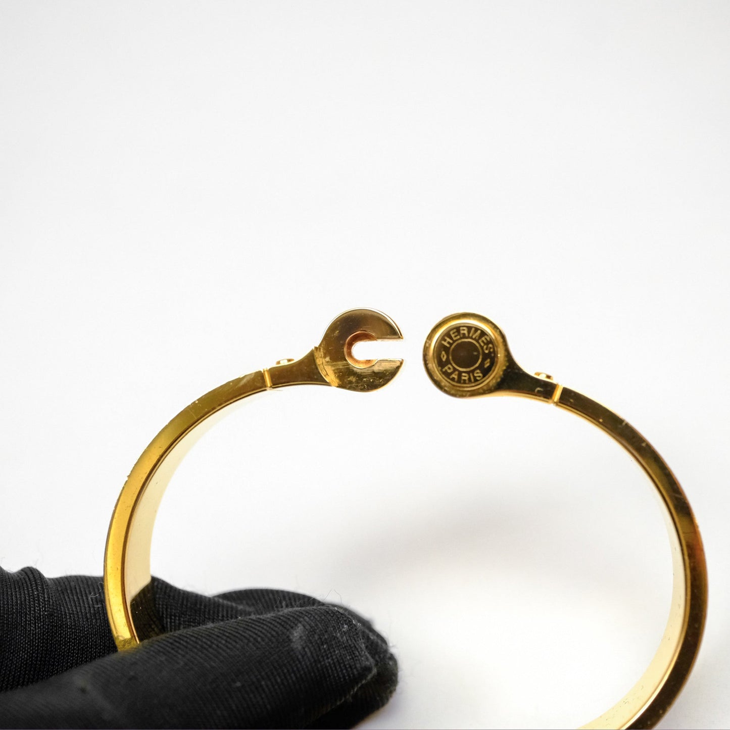 Hermès Enamel Charniere White Bracelet Gold Hardware