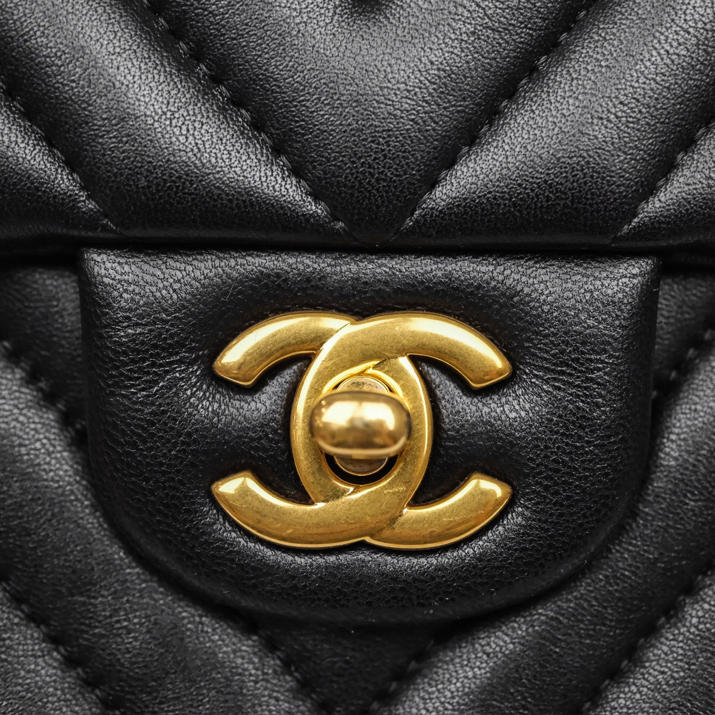 Chanel Classic Medium Flap Chevron Black Lambskin Aged Gold Hardware