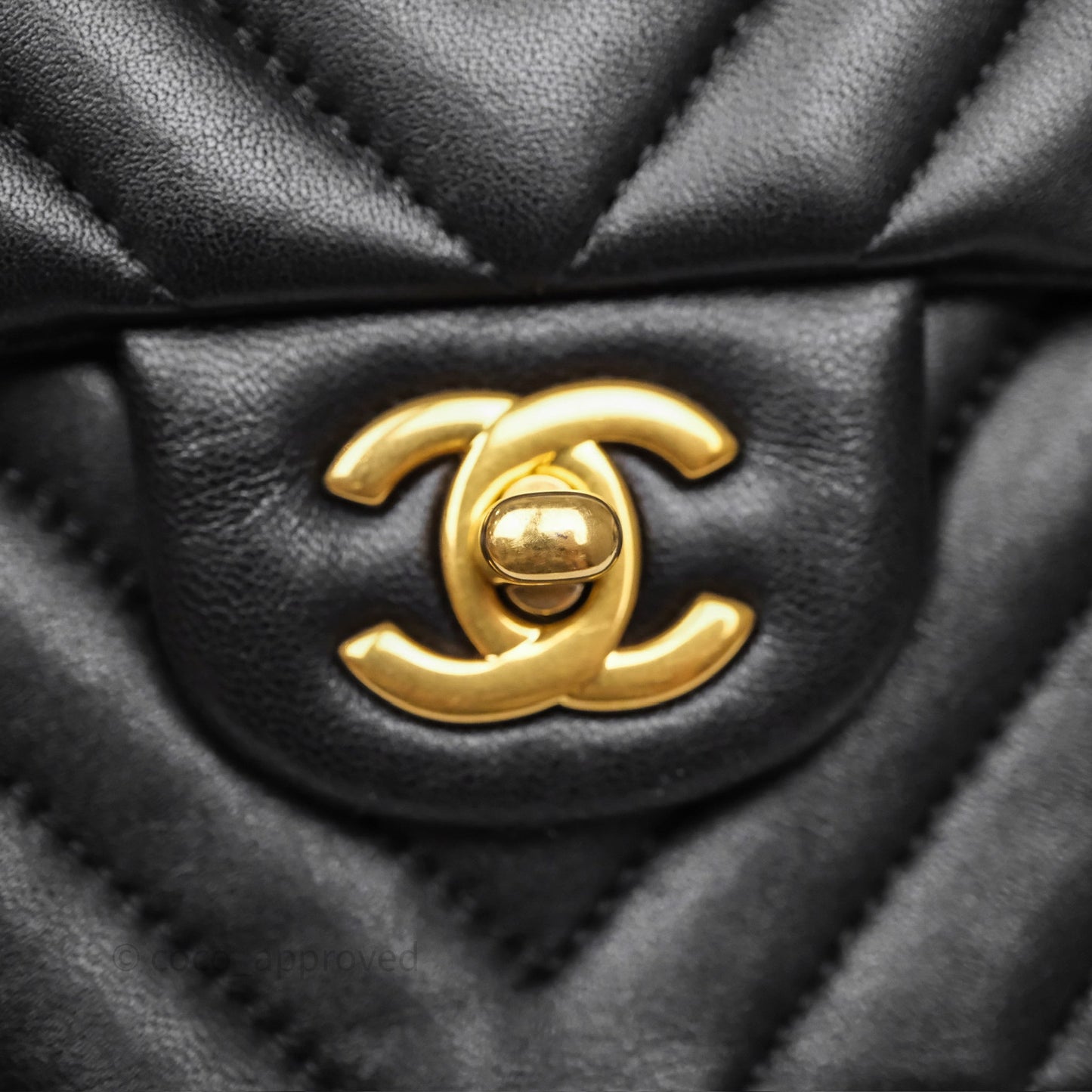 Chanel Classic Medium Flap Chevron Black Lambskin Aged Gold Hardware