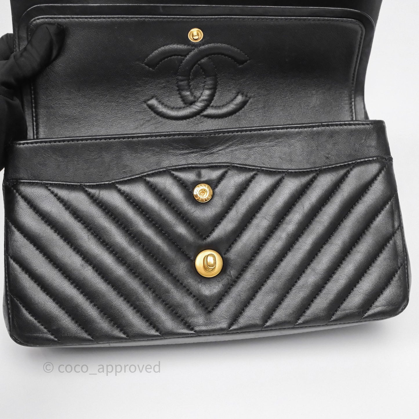 Chanel Classic Medium Flap Chevron Black Lambskin Aged Gold Hardware