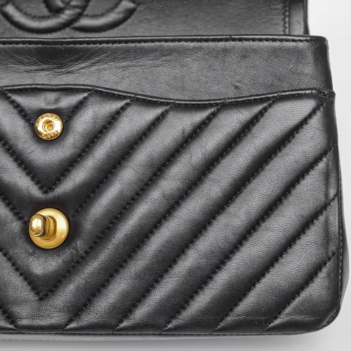 Chanel Classic Medium Flap Chevron Black Lambskin Aged Gold Hardware