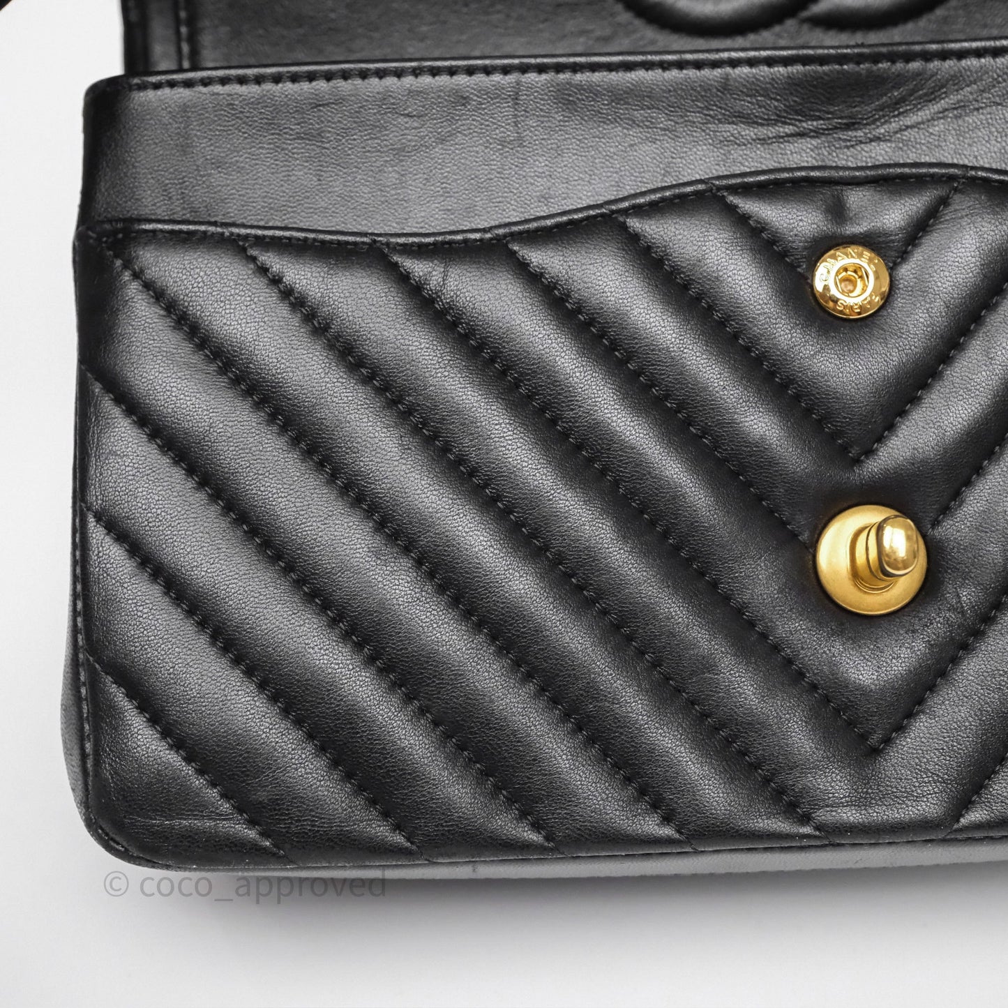Chanel Classic Medium Flap Chevron Black Lambskin Aged Gold Hardware
