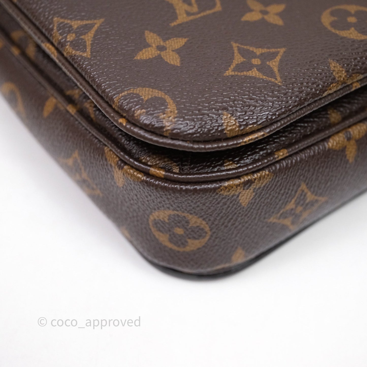 Louis Vuitton Pochette Metis Monogram Canvas