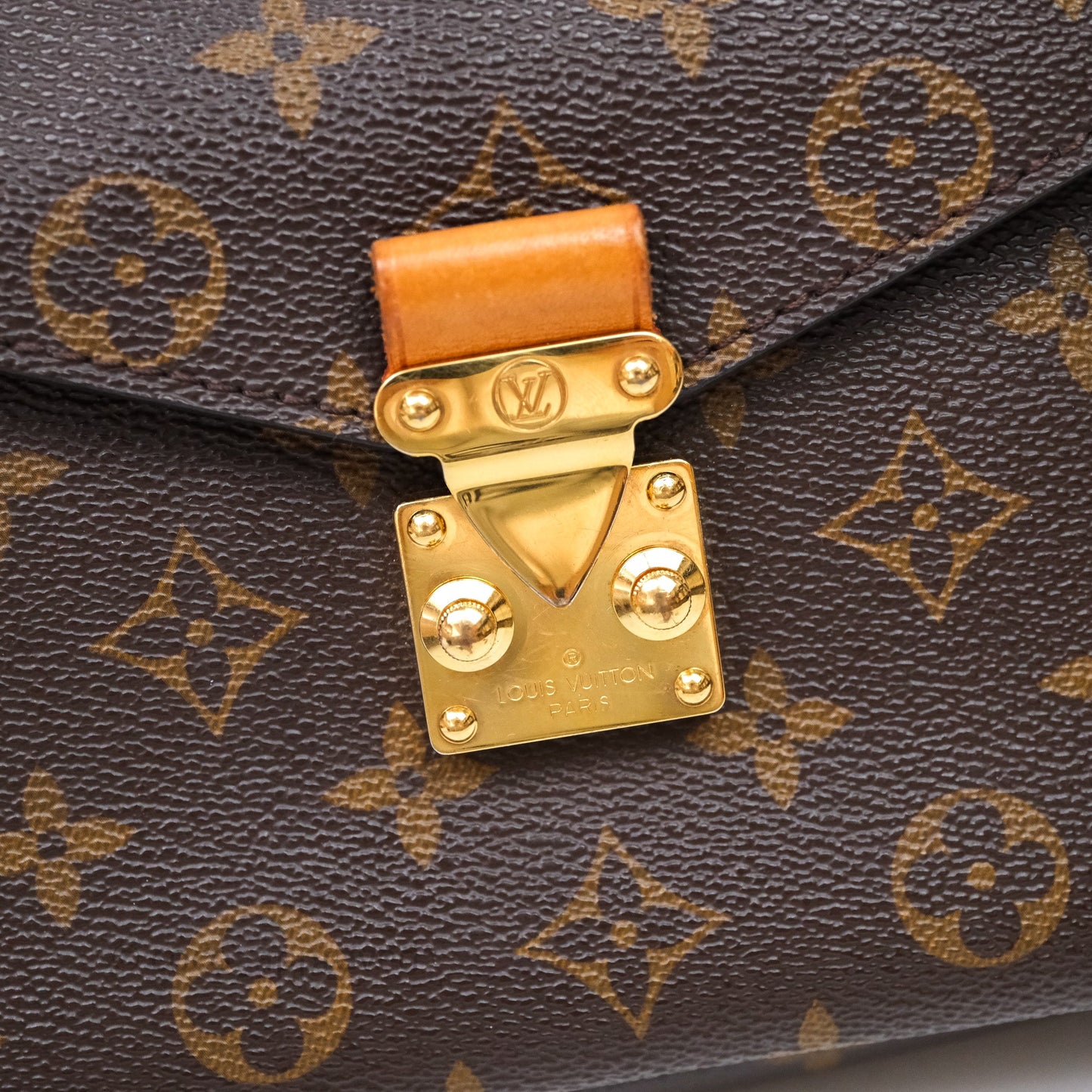 Louis Vuitton Pochette Metis Monogram Canvas