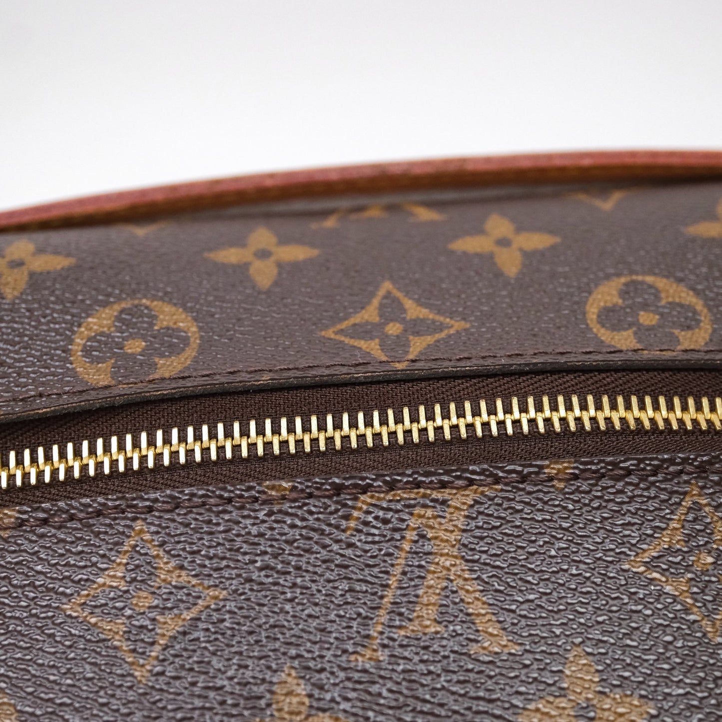 Louis Vuitton Pochette Metis Monogram Canvas