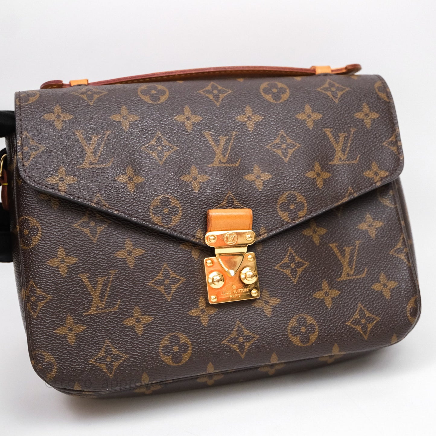 Louis Vuitton Pochette Metis Monogram Canvas
