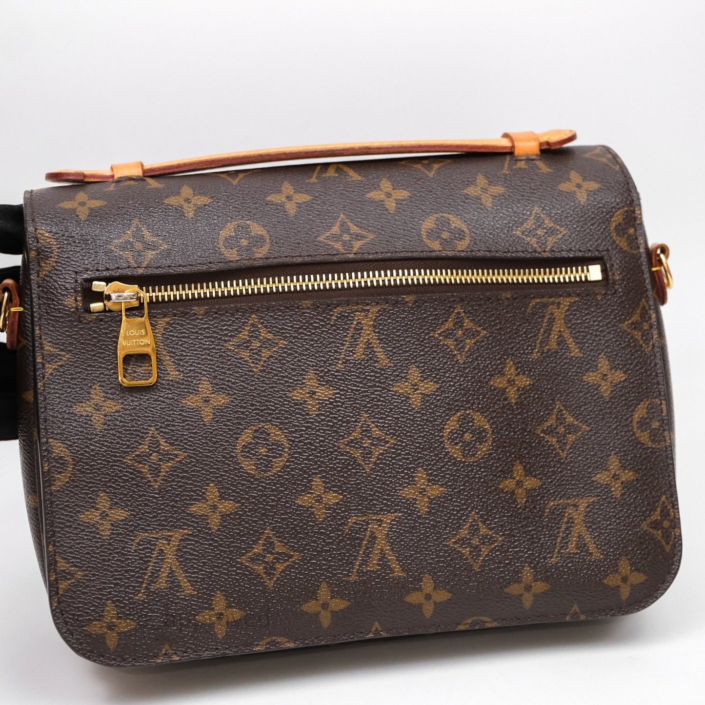 Louis Vuitton Pochette Metis Monogram Canvas