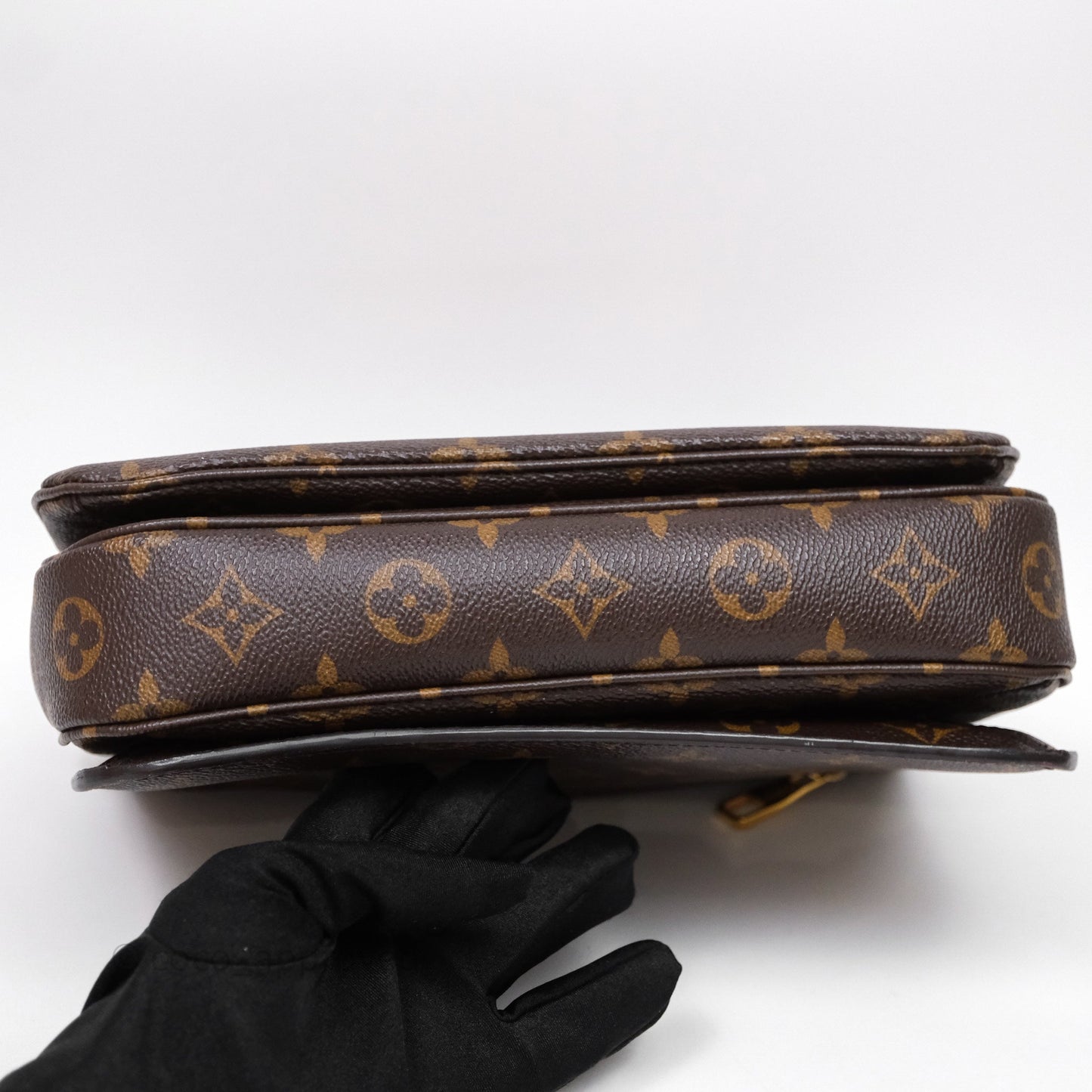 Louis Vuitton Pochette Metis Monogram Canvas