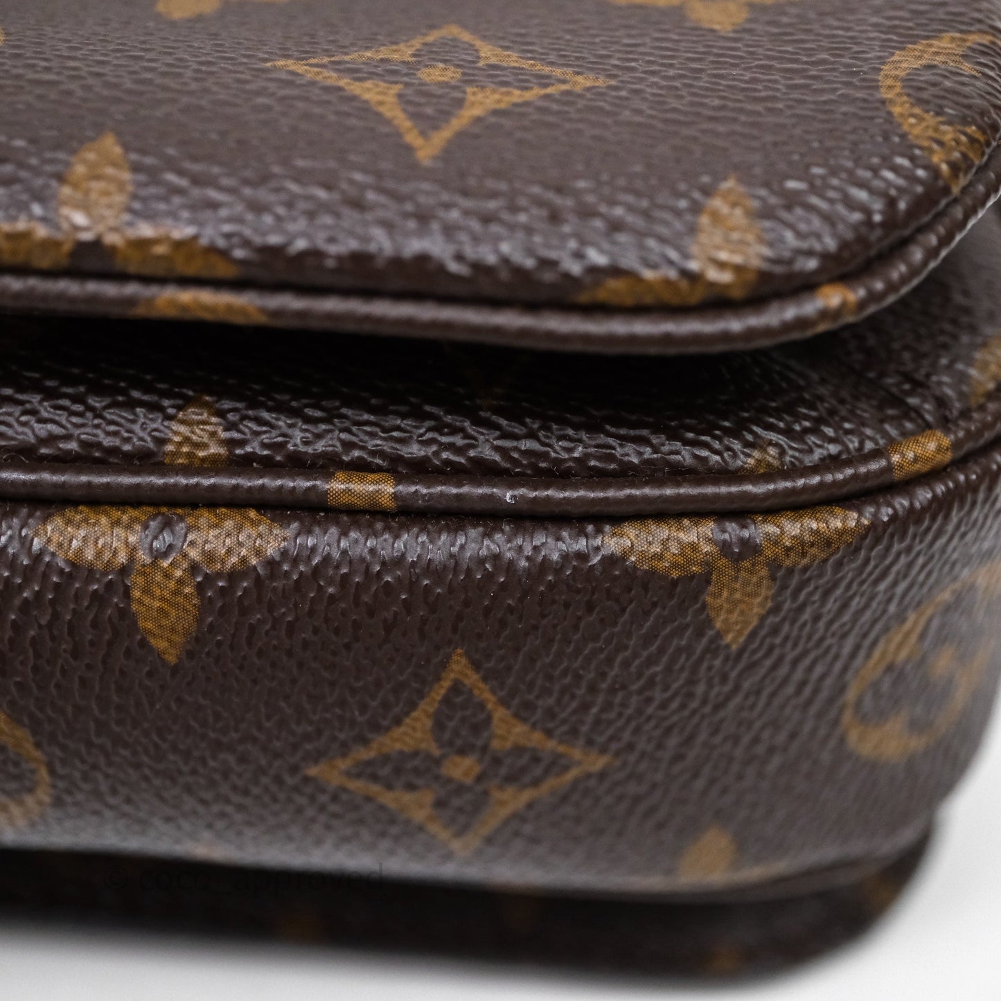 Louis Vuitton Pochette Metis Monogram Canvas