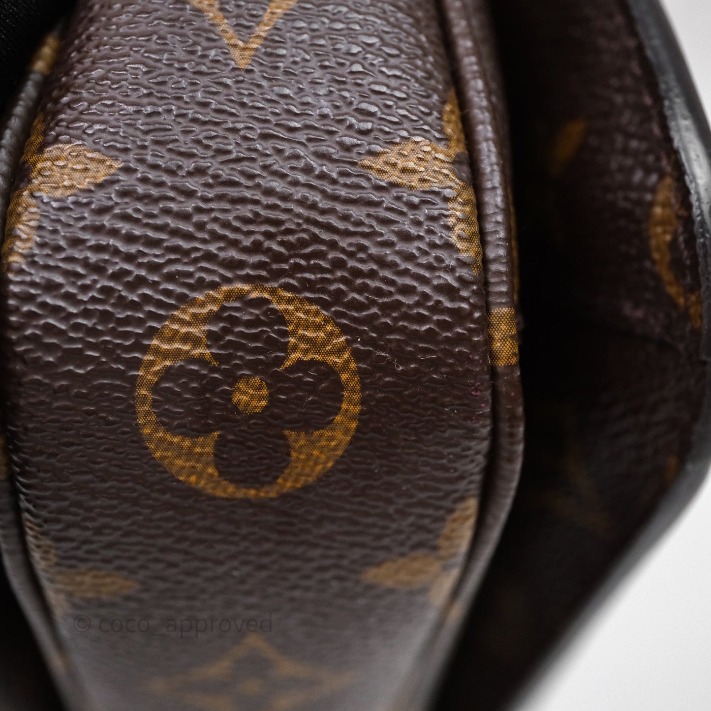 Louis Vuitton Pochette Metis Monogram Canvas