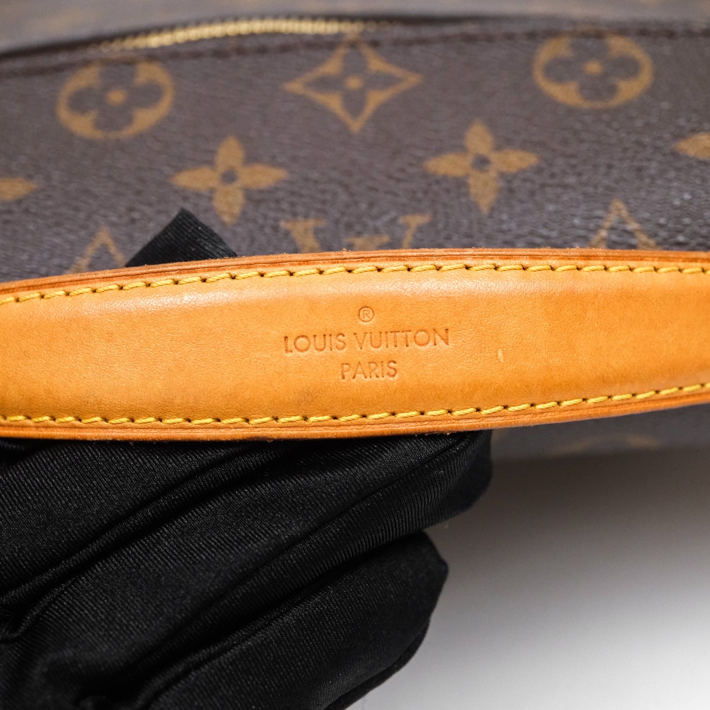 Louis Vuitton Pochette Metis Monogram Canvas