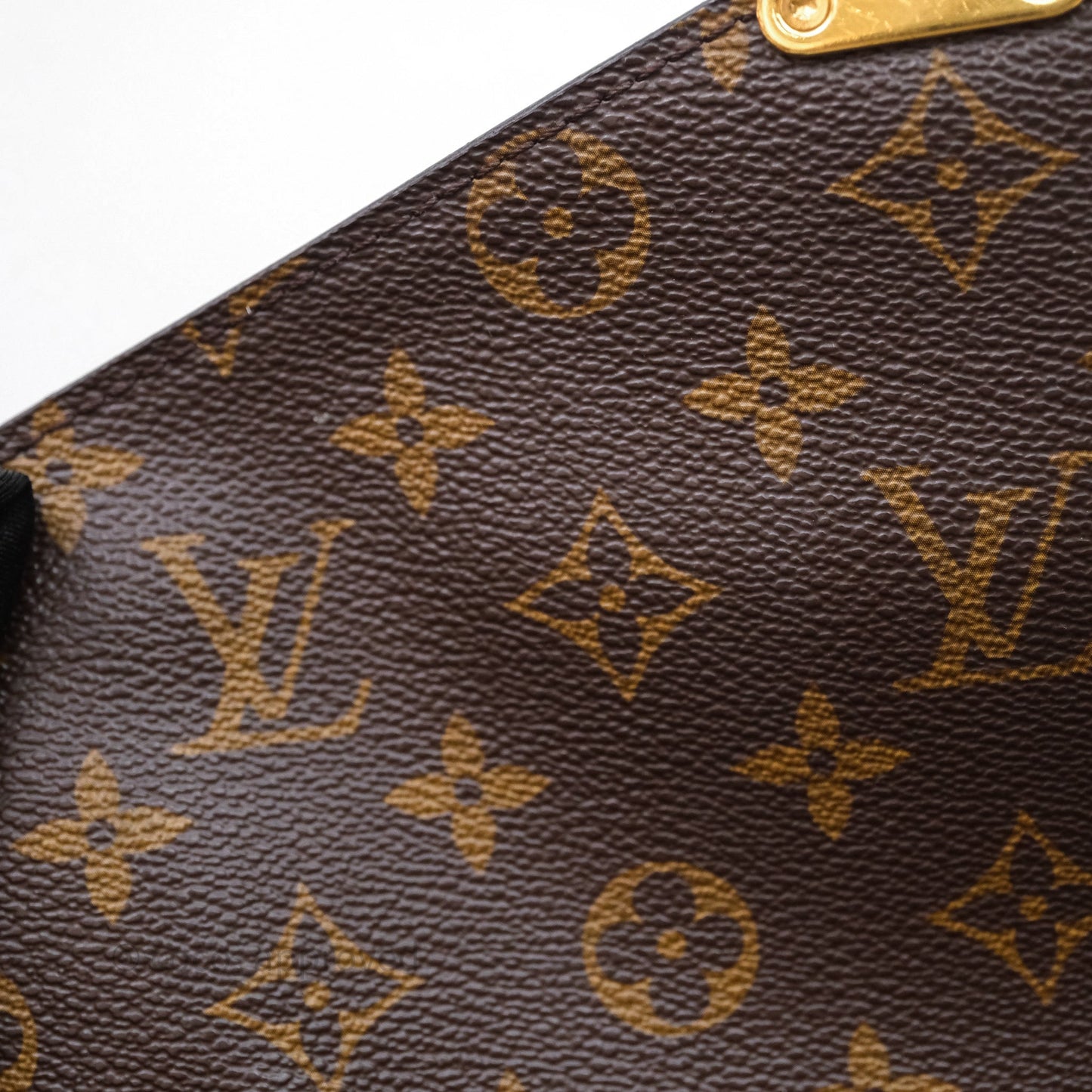 Louis Vuitton Pochette Metis Monogram Canvas