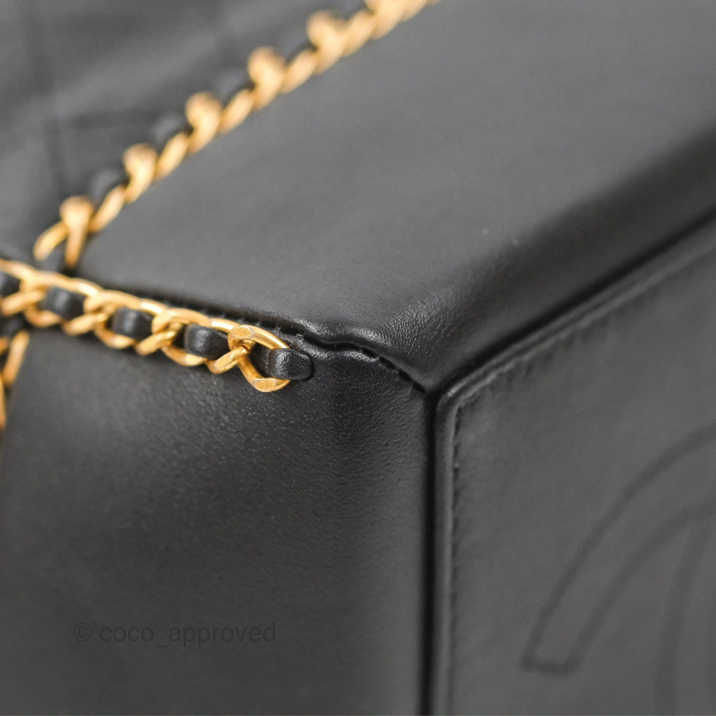 Chanel Quilted Chain Drawstring Black Calfskin Gold Hardware
