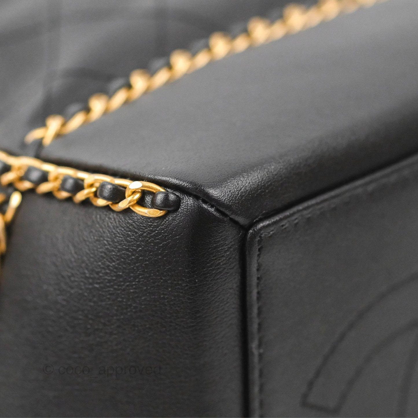 Chanel Quilted Chain Drawstring Black Calfskin Gold Hardware