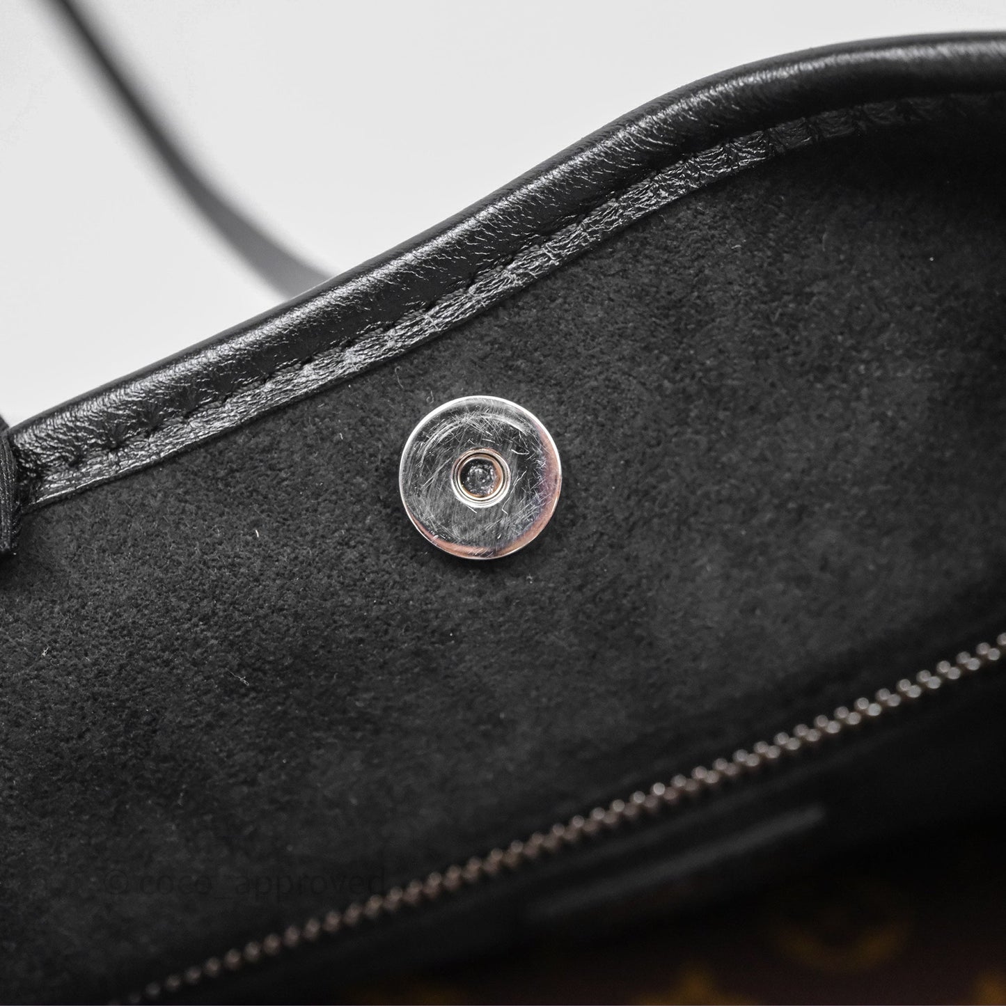 Louis Vuitton CarryAll Vibe MM Black