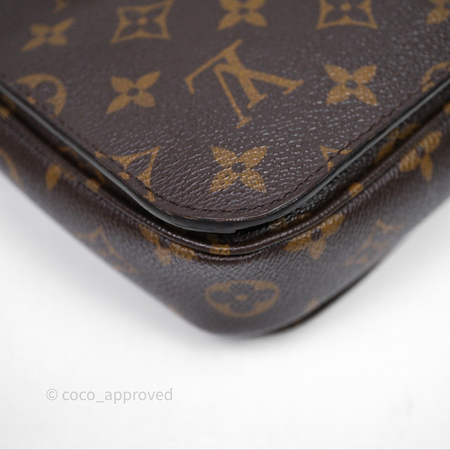 Louis Vuitton Pochette Metis Monogram Canvas