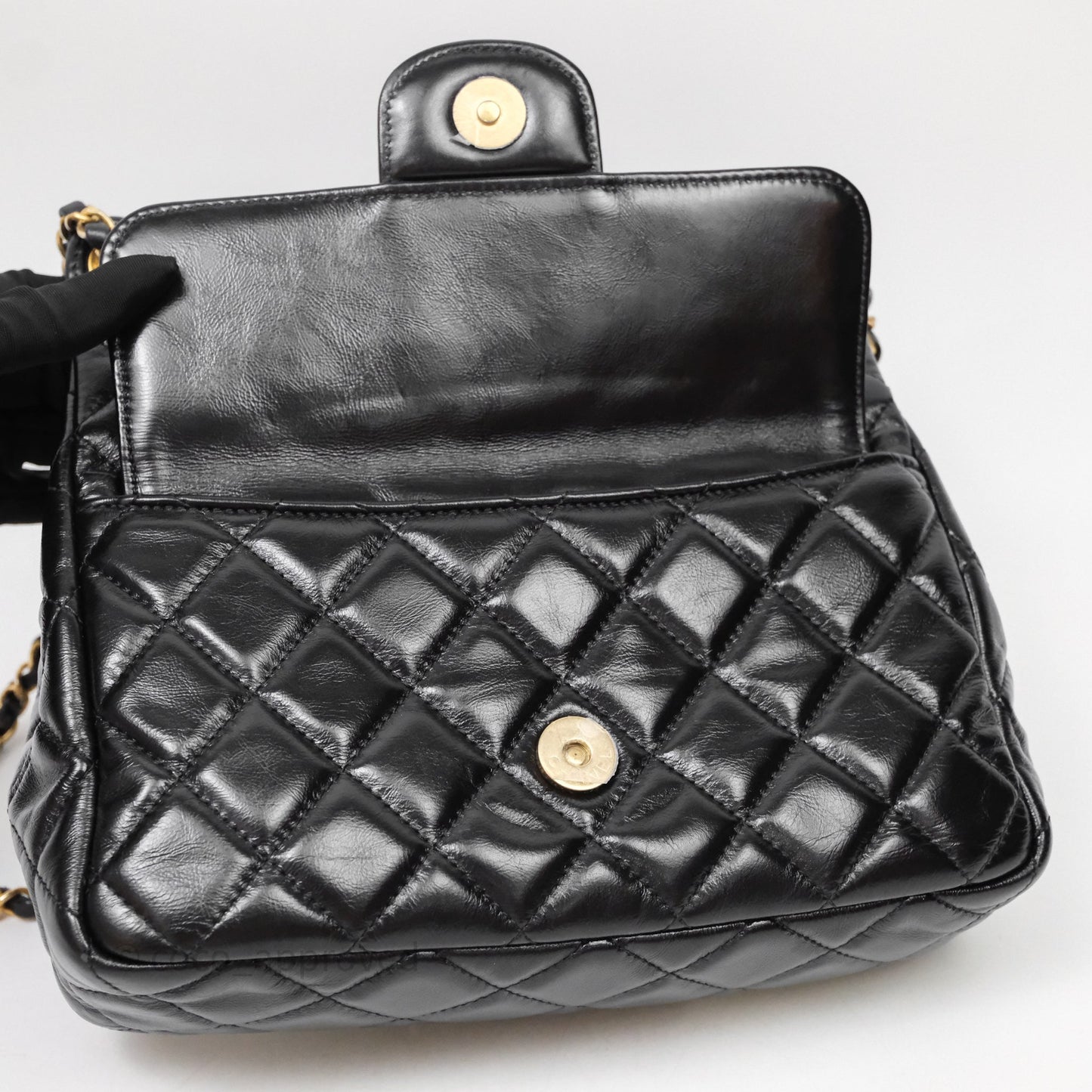 Chanel Medium Wavy CC Hobo Black Shiny Crumpled Calfskin Aged Gold Hardware