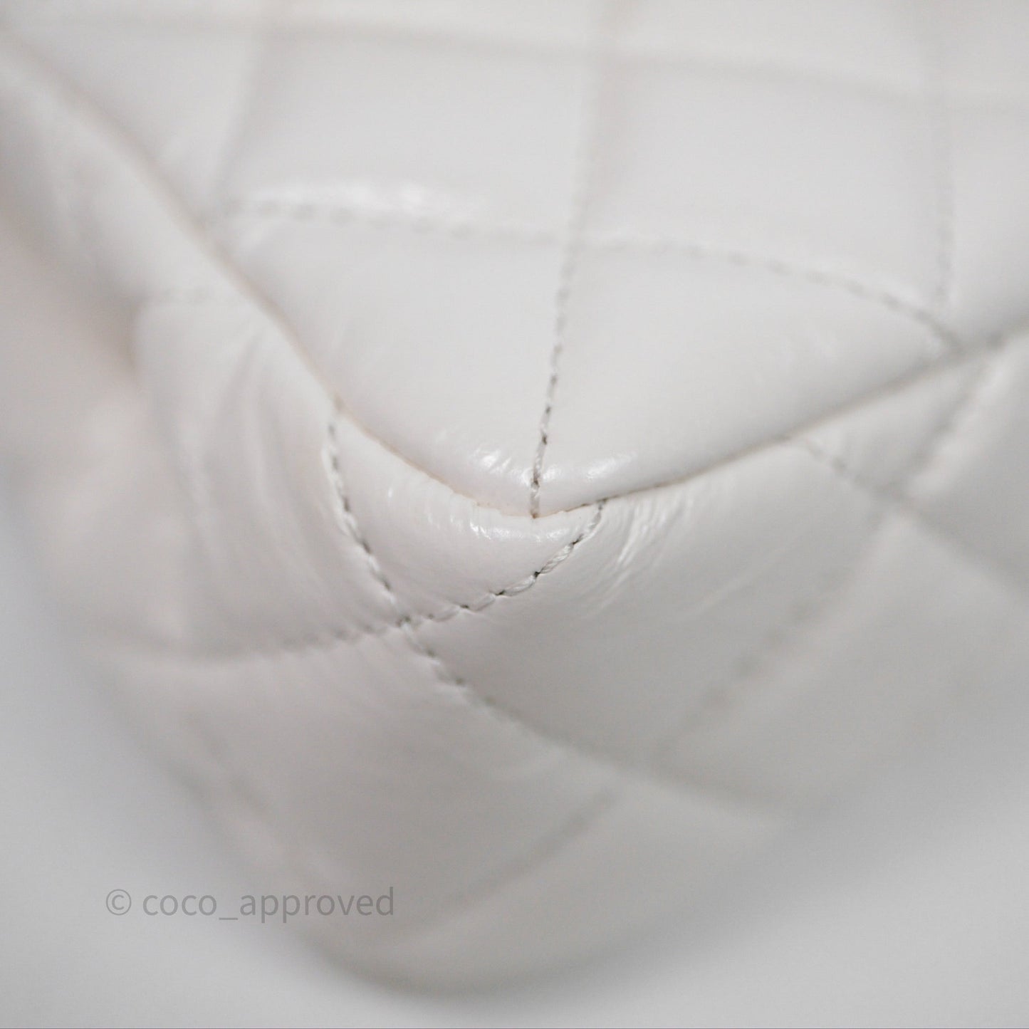 Chanel Small Wavy CC Hobo White Shiny Crumpled Calfskin Aged Gold Hardware