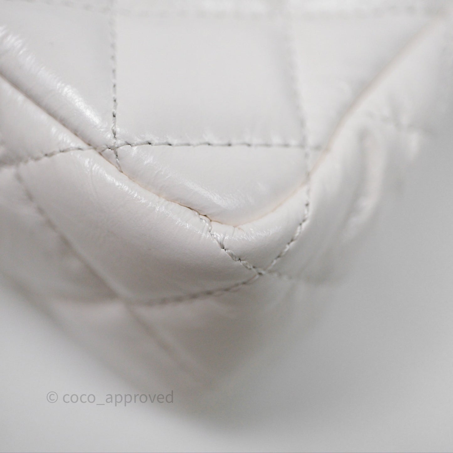 Chanel Small Wavy CC Hobo White Shiny Crumpled Calfskin Aged Gold Hardware