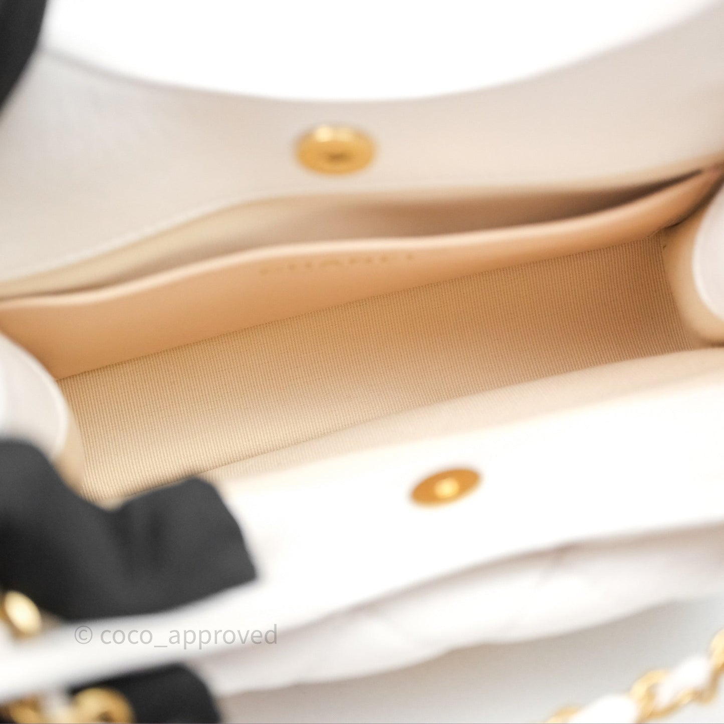 Chanel Small Wavy CC Hobo White Shiny Crumpled Calfskin Aged Gold Hardware