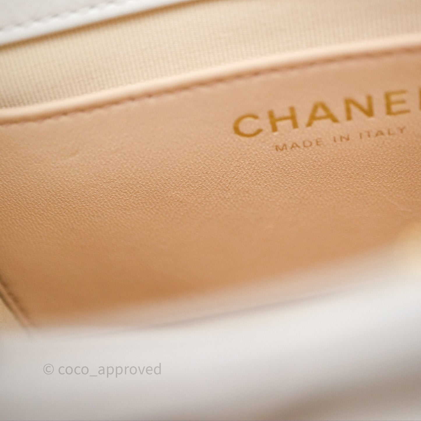 Chanel Small Wavy CC Hobo White Shiny Crumpled Calfskin Aged Gold Hardware