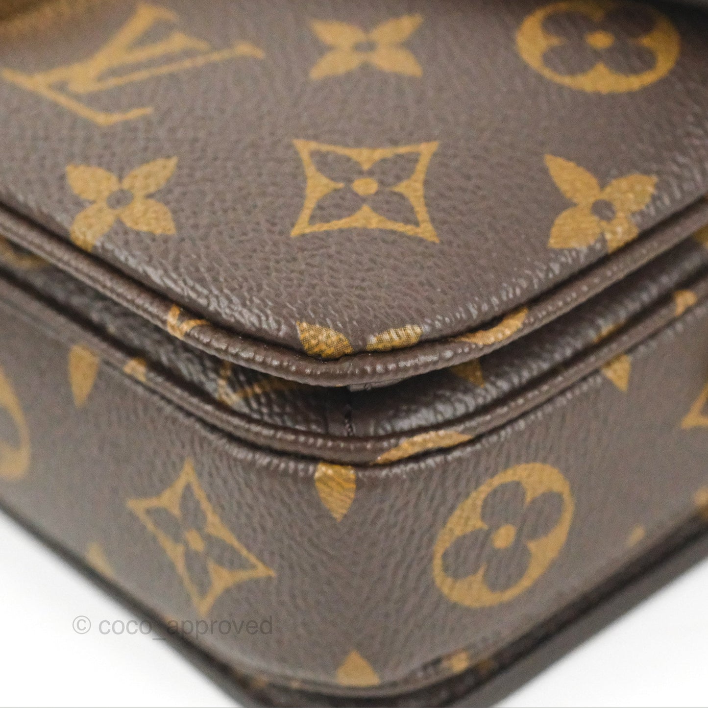 Louis Vuitton Pochette Métis East West Monogram Canvas