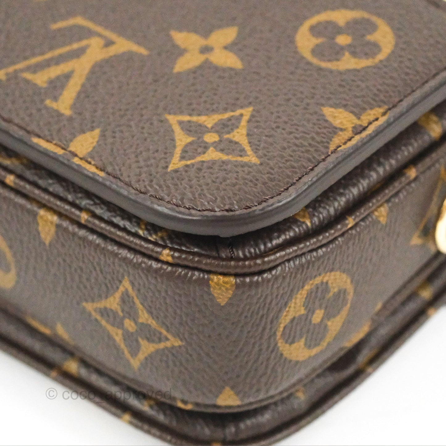 Louis Vuitton Pochette Métis East West Monogram Canvas