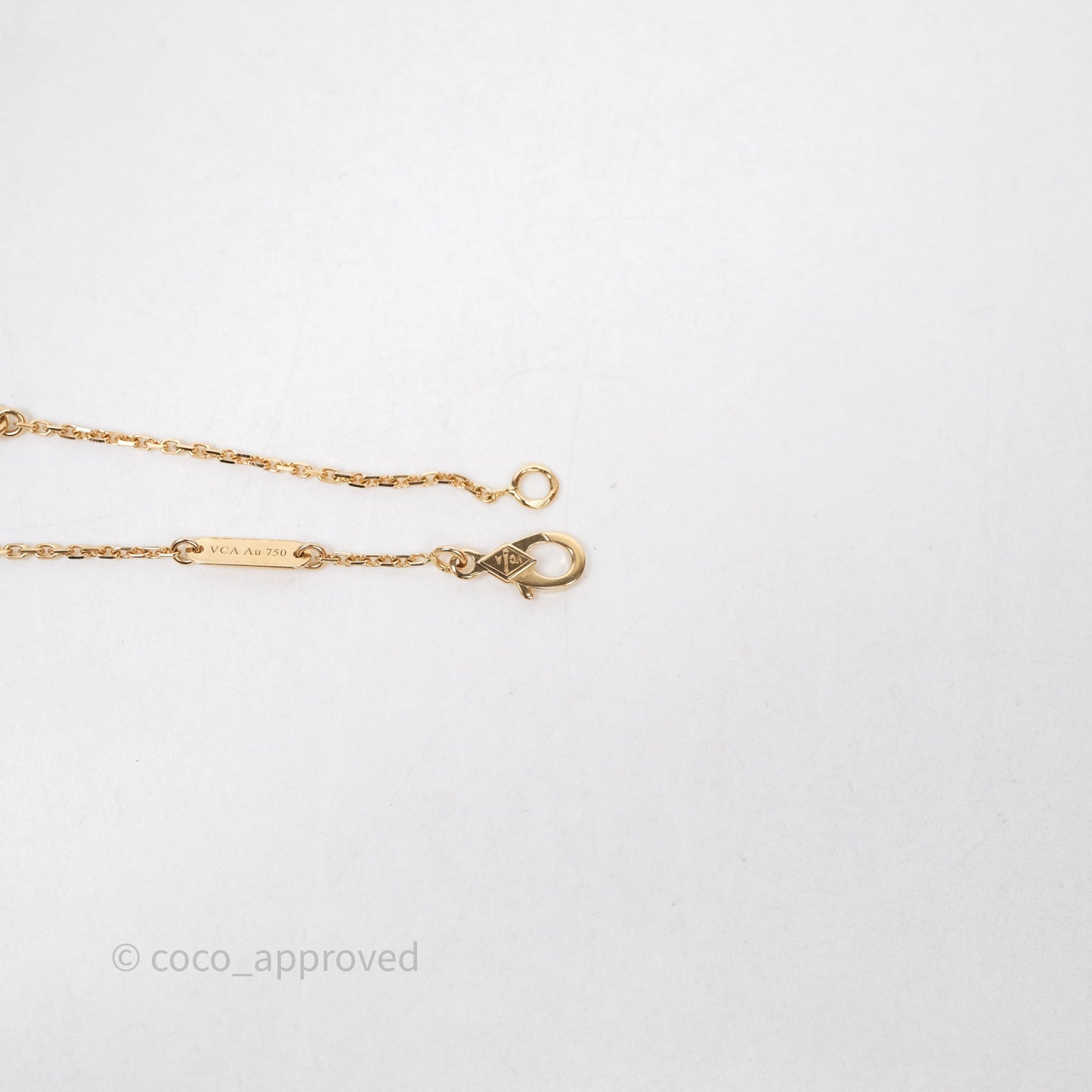 Van Cleef & Arpels Vintage Alhambra Pendant Onyx 18K Yellow Gold