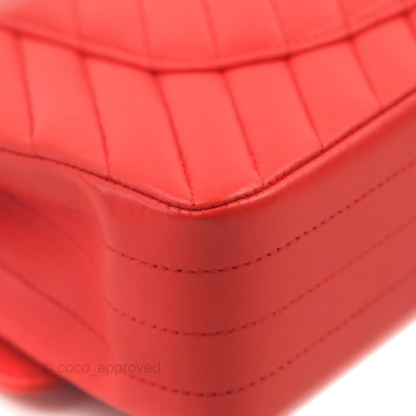 Chanel Classic M/L Medium Flap Chevron Red Lambskin Gold Hardware
