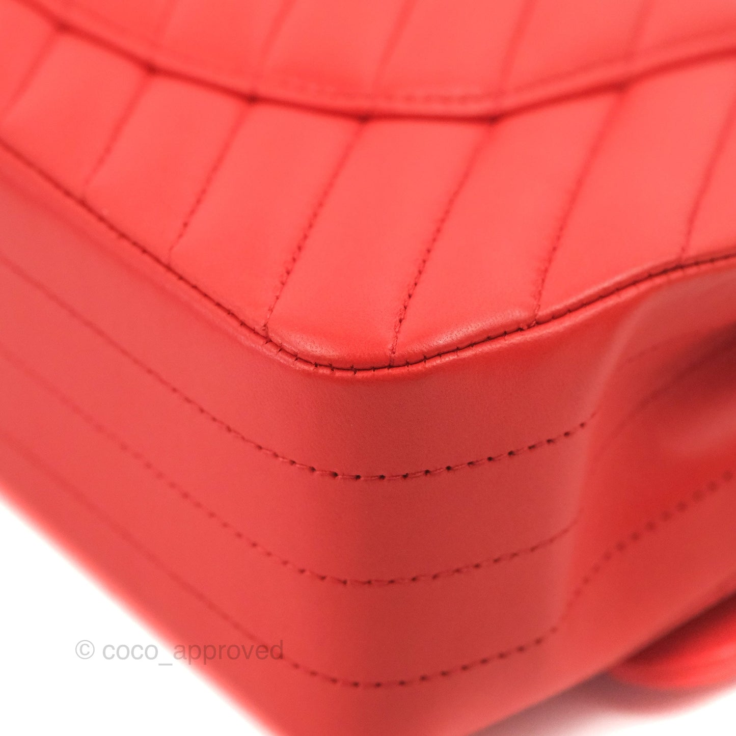 Chanel Classic M/L Medium Flap Chevron Red Lambskin Gold Hardware