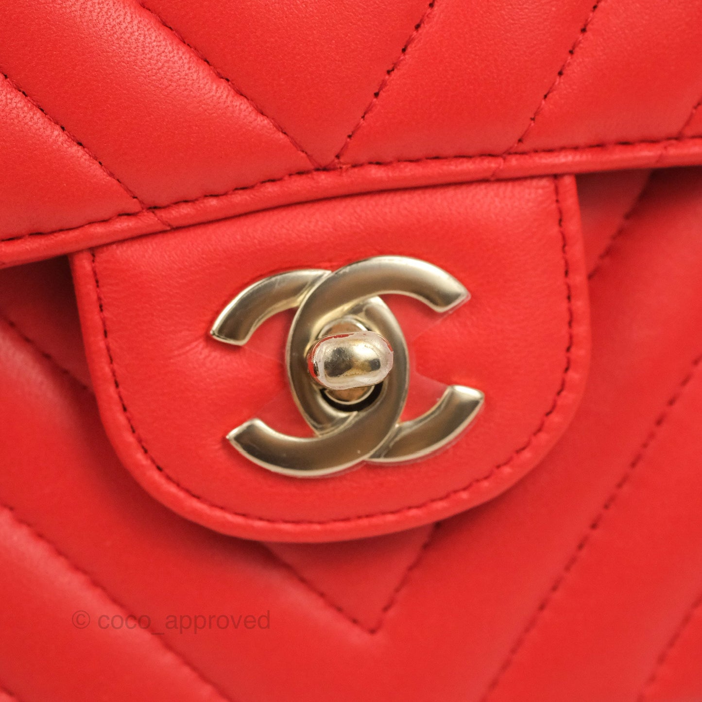 Chanel Classic M/L Medium Flap Chevron Red Lambskin Gold Hardware